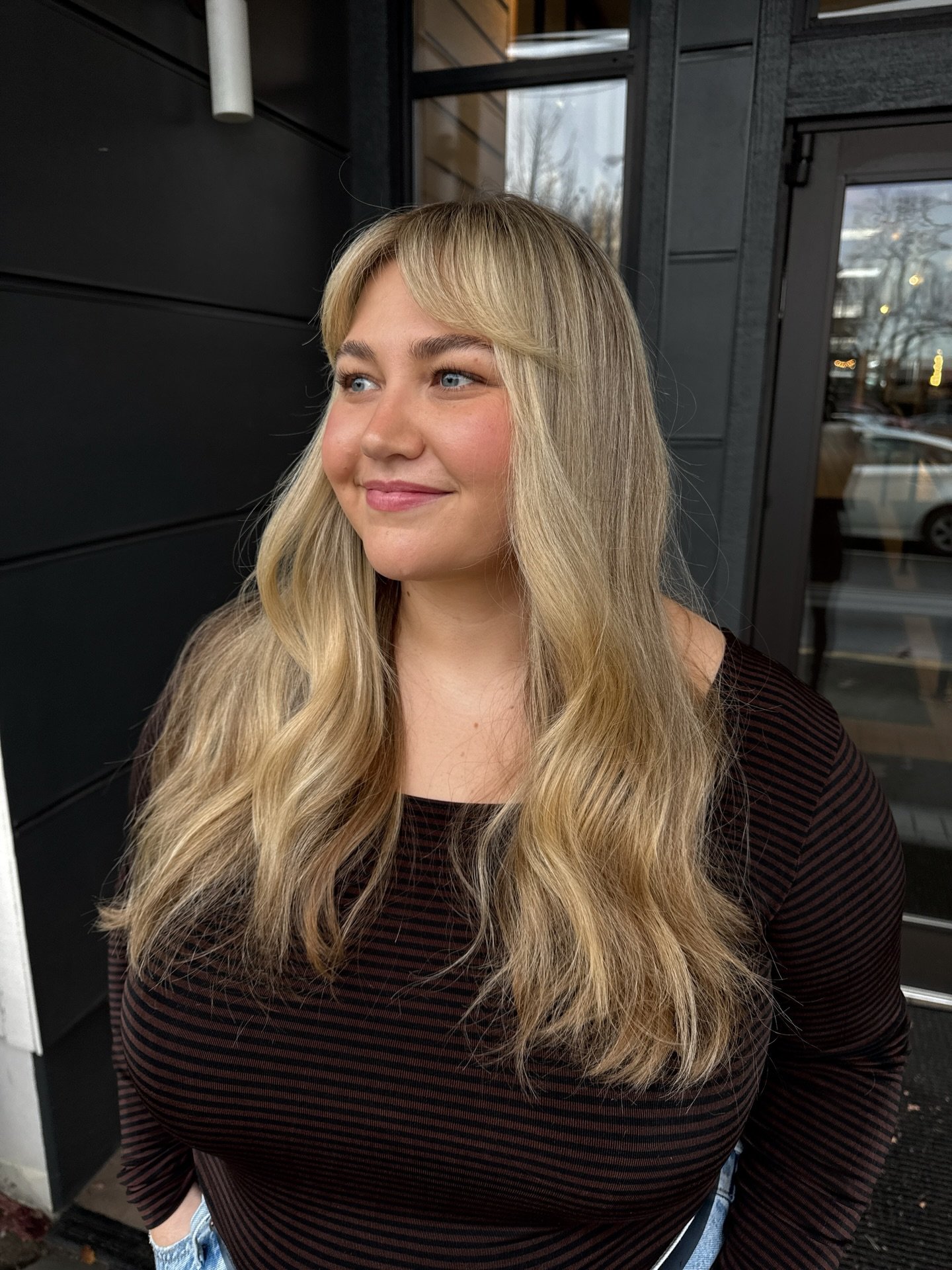 ✨Golden Babe✨ Swipe for the color formula!

Had the HONOR of doing @bmuldr hair! Every appointment with this gem of a woman is an absolute gift 💕

I think we nailed the golden vibes we were going for and here&rsquo;s how&hellip;.

Partial highlight 