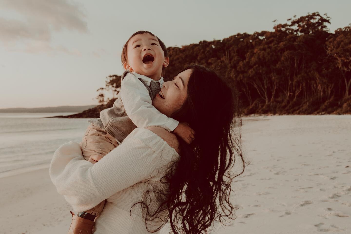 Sunday Morning ⋒  Another beautiful family, by the ocean! Those early morning cuddles, kisses and play! Always the best! What a lovely time it was capturing these three as the sun kissed the ocean good morning. xo 

[ Family Photo Session ] ⁠

www.gr