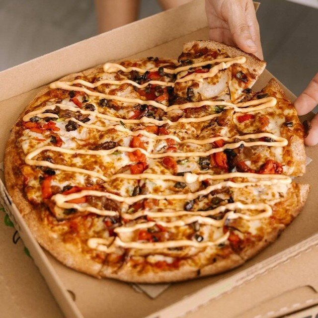 Because sometimes a slice of pizza is all you need to make everything better 🍕😍

📸 @crust_pizza
