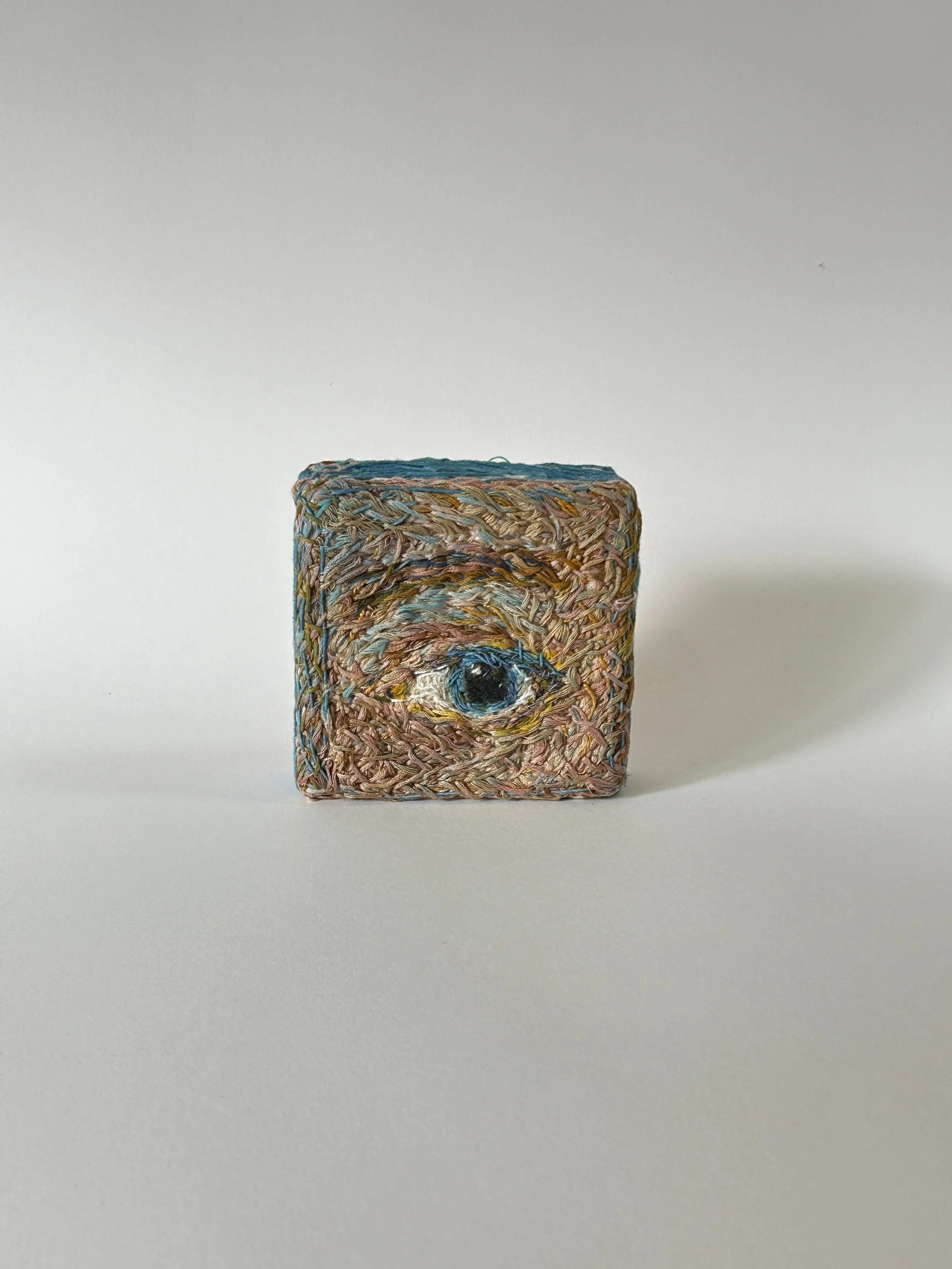 Facial_recognition_handembroidery-cotton_300_Liv_Enqvist copy.jpg