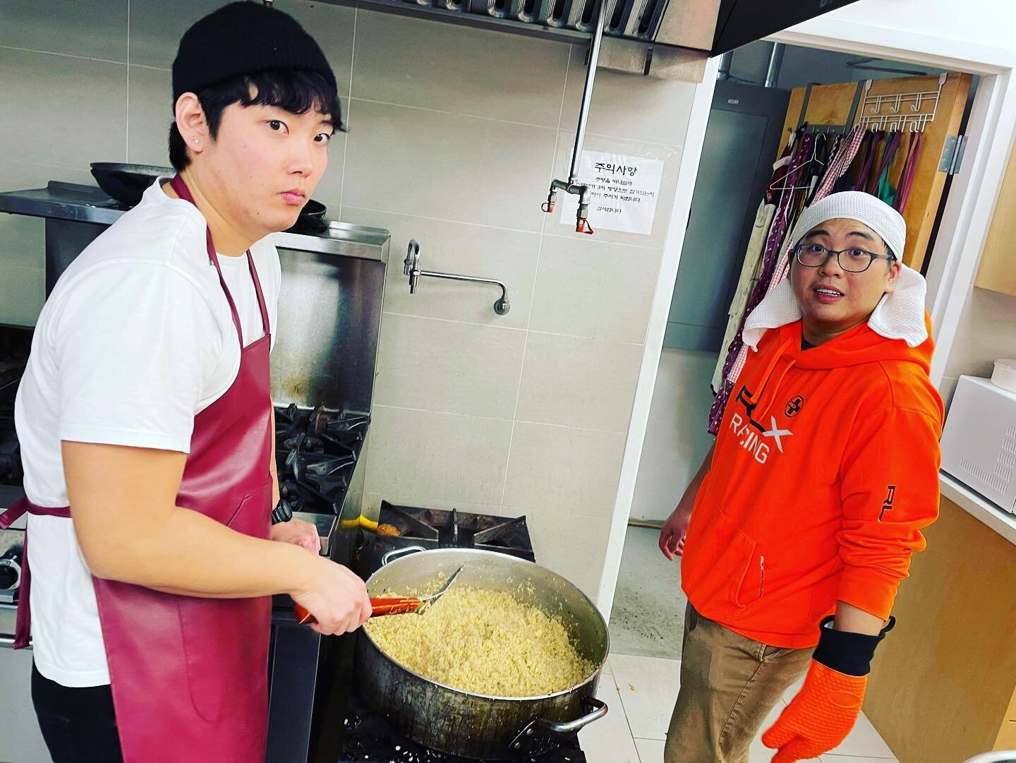 Our teamwork went above and beyond. We made 100 servings of chicken fried rice and salad for 25 families in need 😊 #Godisgood#downsviewpresbyterianchurch#EM#torontoimpactchurch#holidayfooddrive2022