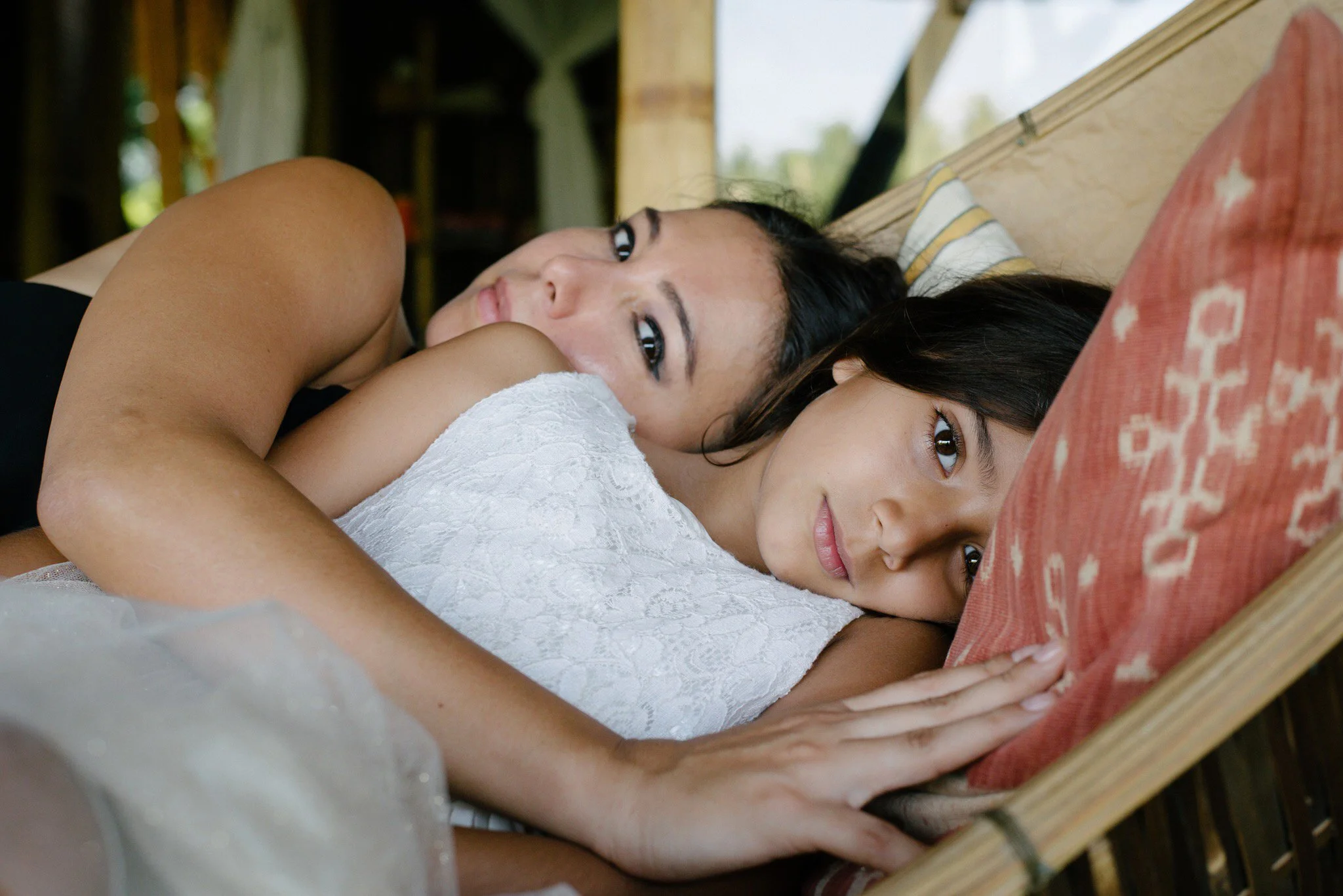 Mother and daughter, by Suki Zoe