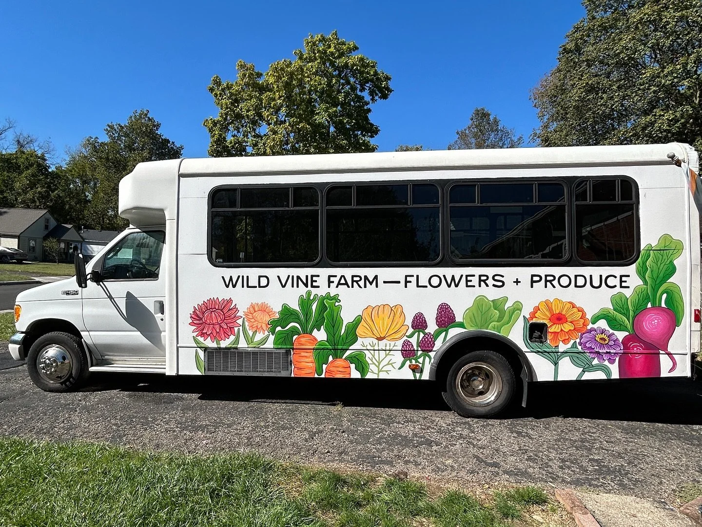 Another one for @wildvinefarm !! I took the original mural from their farm shop and fit it to their farm bus.
.
.
.
#mural #muralart #muralpainting #columbus #ohio #ohioart #lima #local #vehiclegraphics #bus #buslife