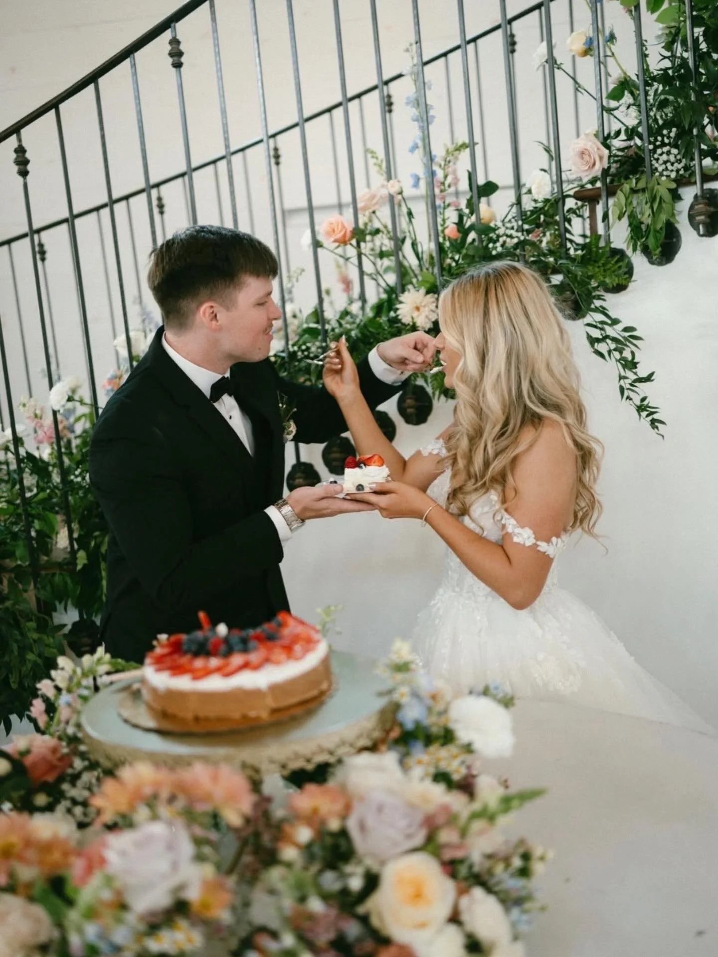 A little slice of heaven! 

💒 @howe_farms 
💐 @southernrefinery 
📷 @trev.and.tay 

#tennesseewedding #weddingcoordination #weddingplanner #southernwedding