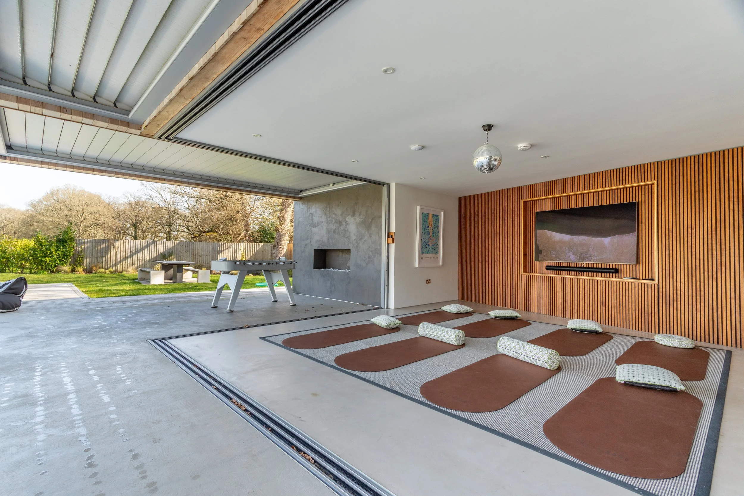 Location Creation:Bel Air:entertainment area.jpg