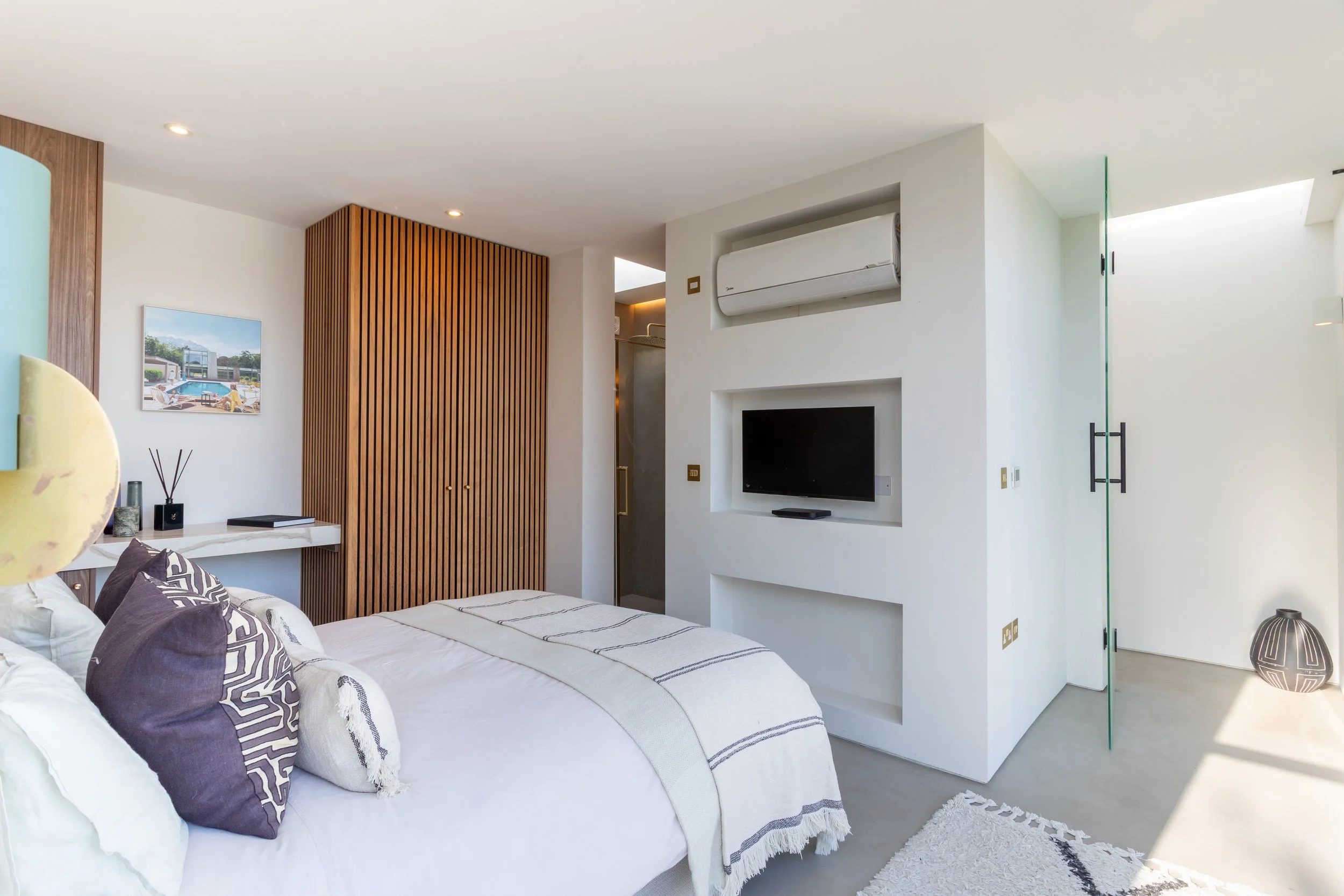 Location Creation:Bel Air:bed4 alt.jpg