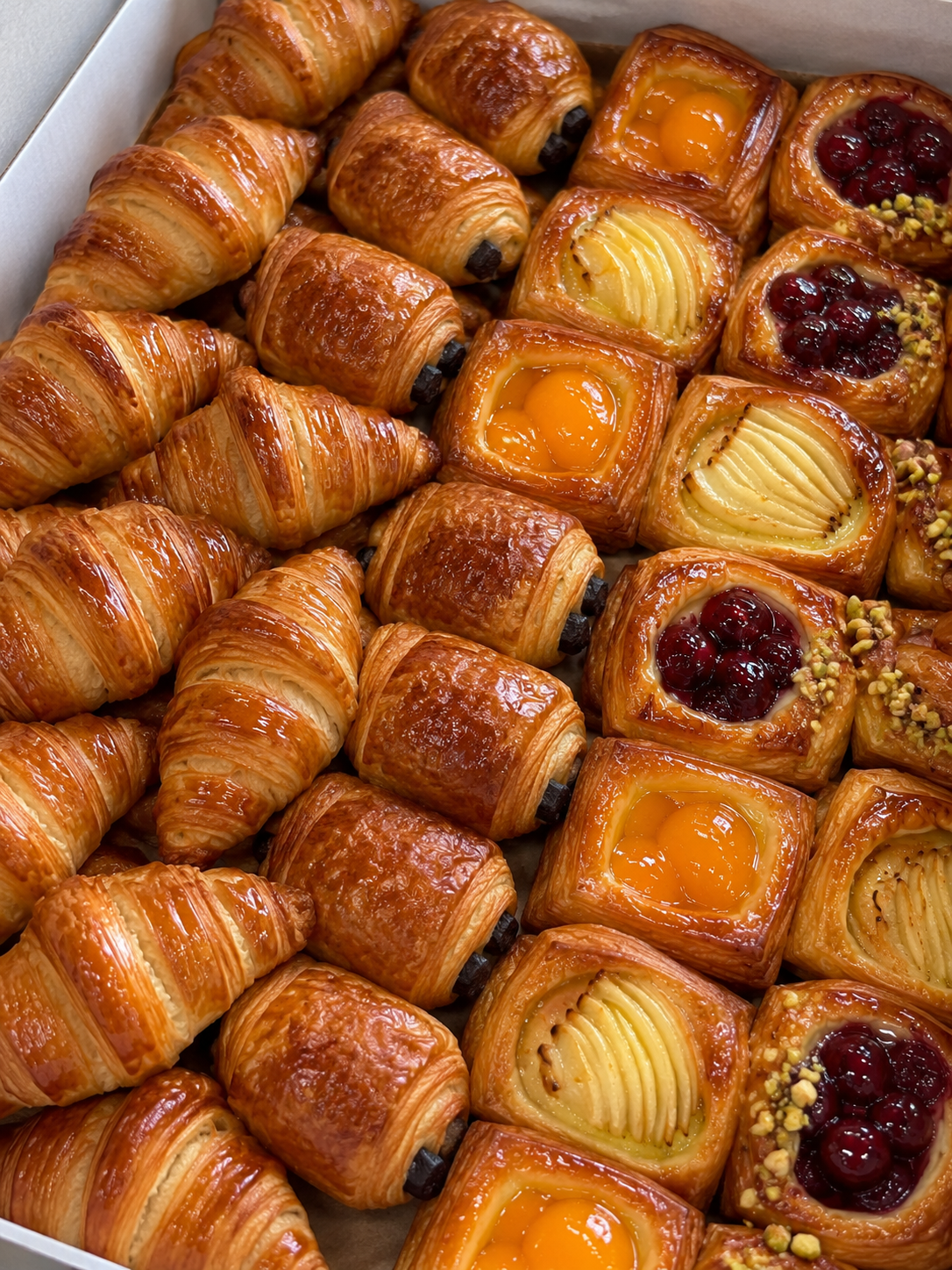Mix pastries danish,choco,croissant AI fix.png