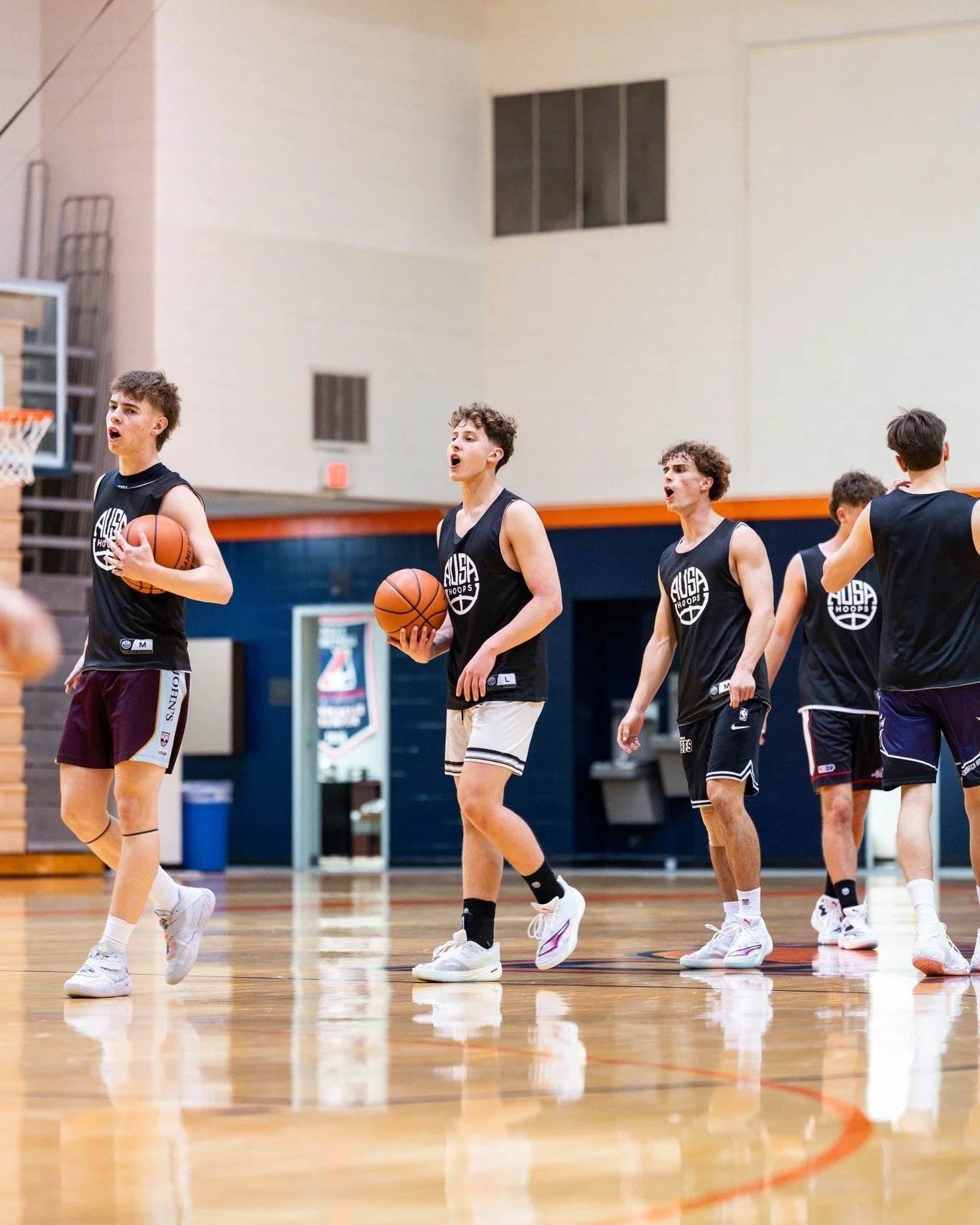 Another stop on the tour at @bakeruniversity.

AUSA Hoops athletes putting in solid reps on the floor while getting a look at campus life during the visit.

Valuable experience both on and off the court as the journey continues. :muscle: