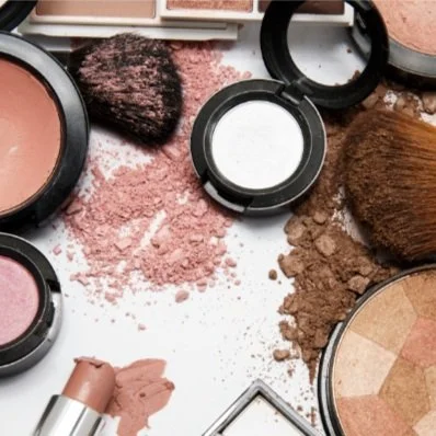 Various eyeshadows and blushes with makeup brushes set out and ready for an expectant mom's maternity session.