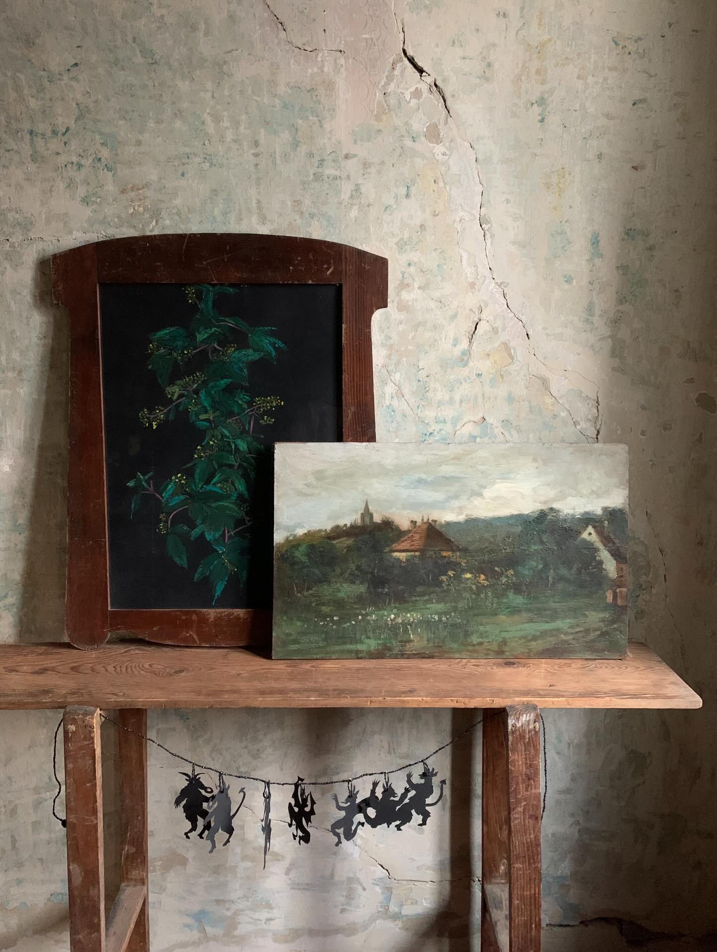 🖼️ 
Tajkep, Olajfestmeny, fa tablara festve, keret nelkul, 66x40 cm, nem jelzett &bull; 12000 ft 
Vadszolo, olajpasztel, uvegezett fa keretben, karcos a keret fa resze, 78x60cm