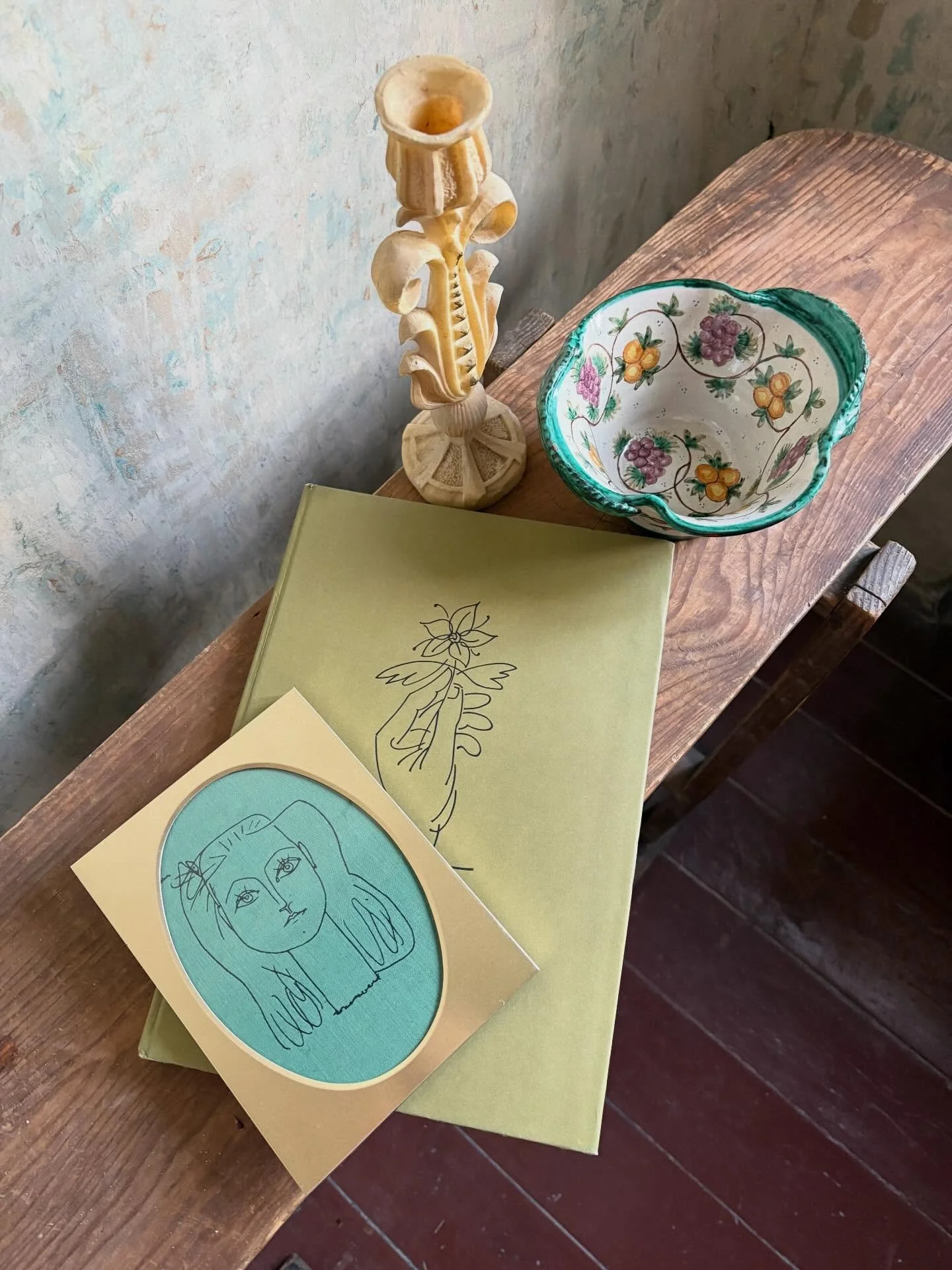 Lanyfej, konyvborito fem keretben (Picasso konyvbol) fem keretben, 19x14 cm &bull; 4000 ft
K&ouml;nyv: Reich Karoly: Hitem szerint. 1977. K&eacute;pes album Reich illusztracioival. &bull; 3000 ft
Műgyanta gyertyatarto, magassaga 25 cm &bull; 4000 ft 