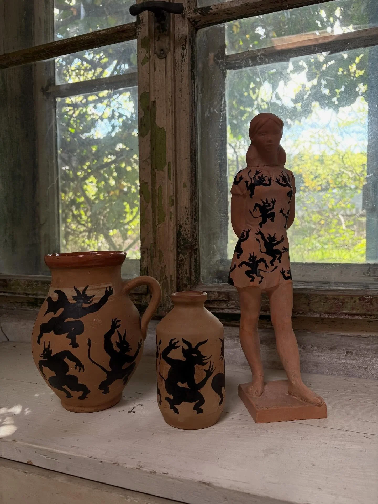 😈 
Keramia vaza utolag ra&eacute;getett &ouml;rd&ouml;g alakokkal, magassaga 15 cm &bull; 8000 ft
Keramia k&ouml;cs&ouml;g utolagosan ra&eacute;getett &ouml;rd&ouml;g alakokkal, magassaga 20 cm &bull; 9000 ft
Keramia l&aacute;ny figura, tobb helyen 