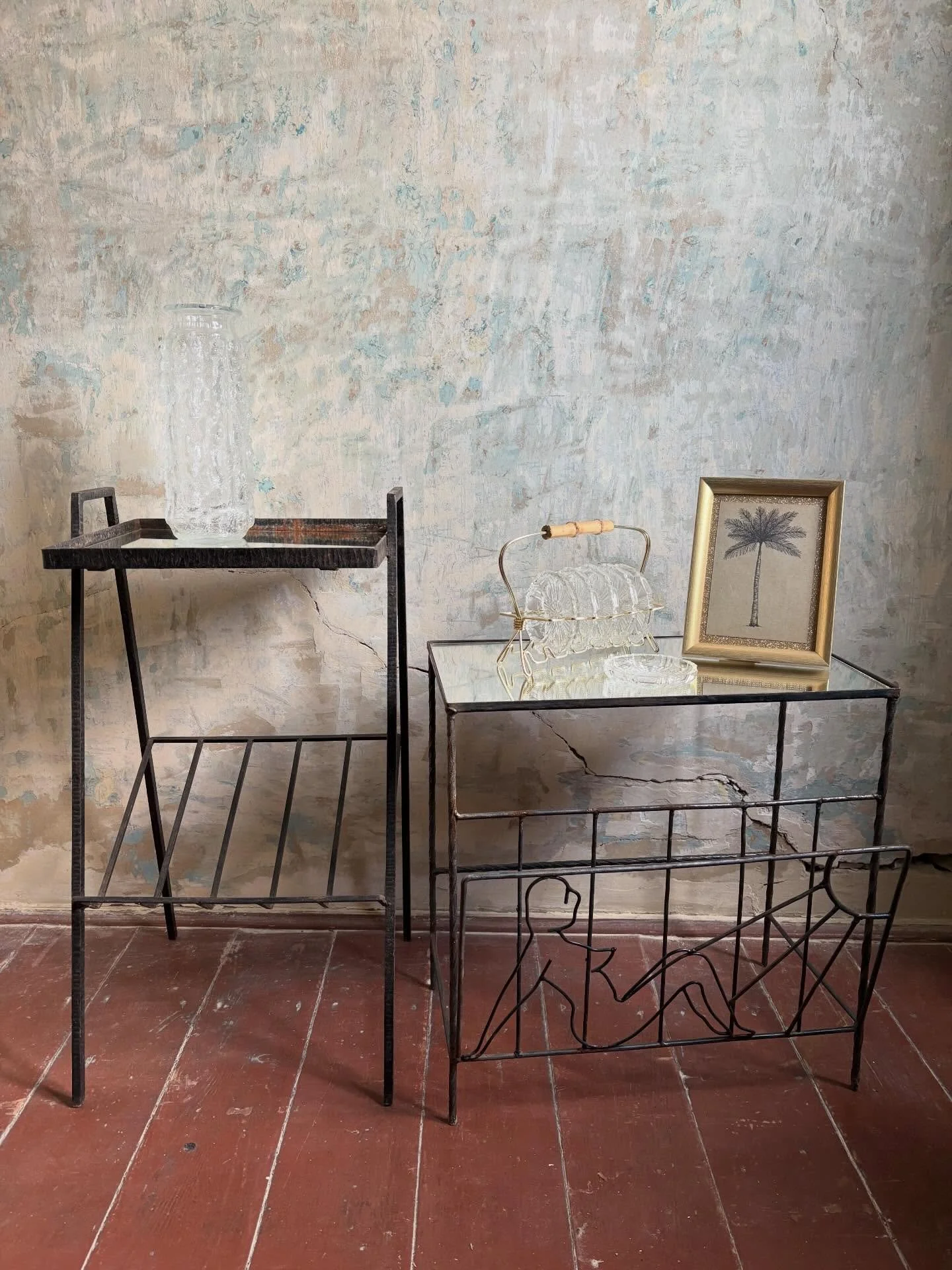 🌞 
Ujsagtarto allvany napozo nő alakkal, t&uuml;k&ouml;r lappal, heggesztett vas, 45x32x47 cm &bull; 10000 ft
Ujsagtarto allvany t&uuml;k&ouml;r lappal, vas, 28x35x64 cm &bull; 6000 ft
Vladislav UrbanSklo Union Libochovice pr&eacute;selt j&eacute;g&