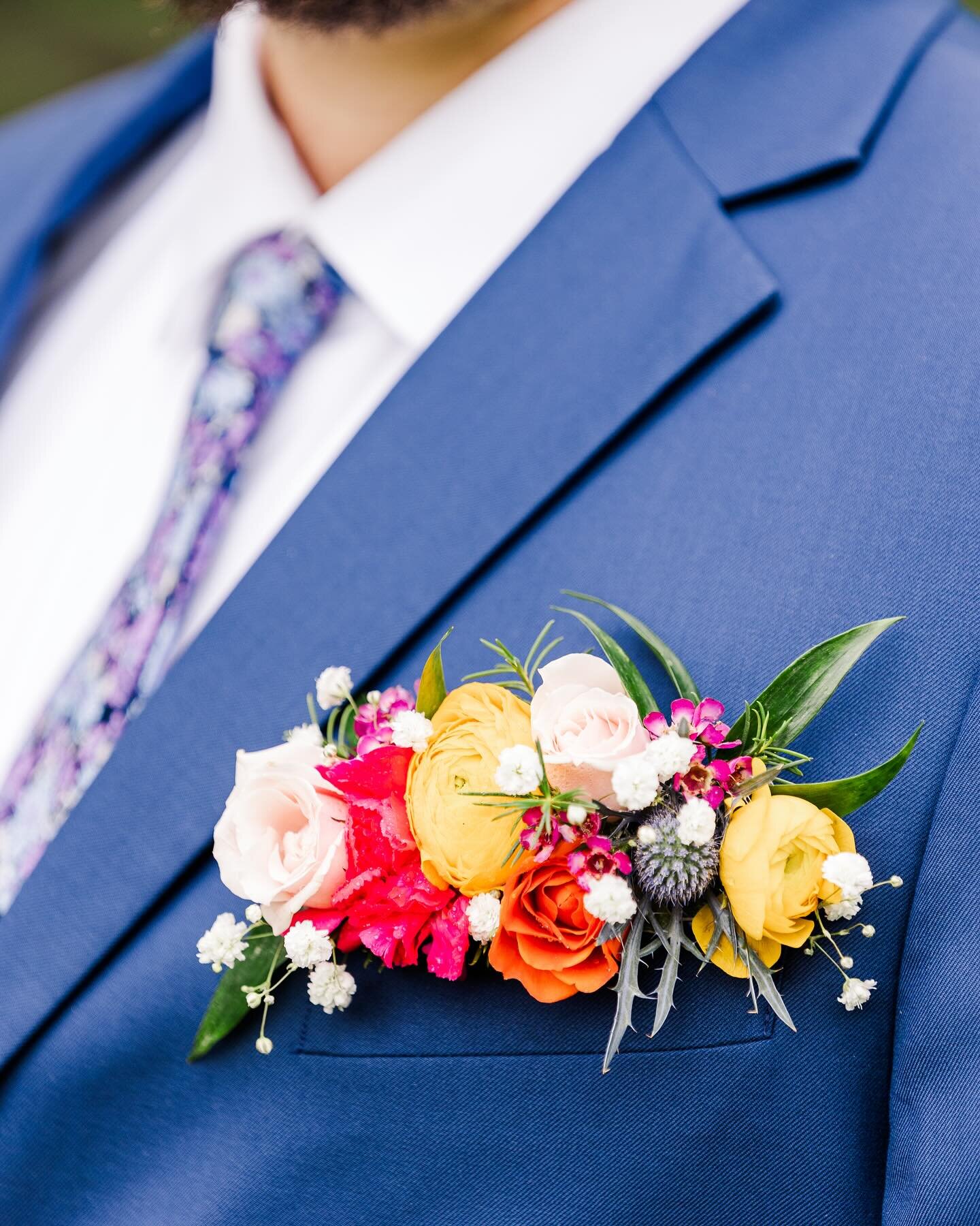 Why bother with a pin? 
Pocket square boutonni&egrave;res are in!
#promflowers #prom2024 #boutonni&egrave;re #corsage