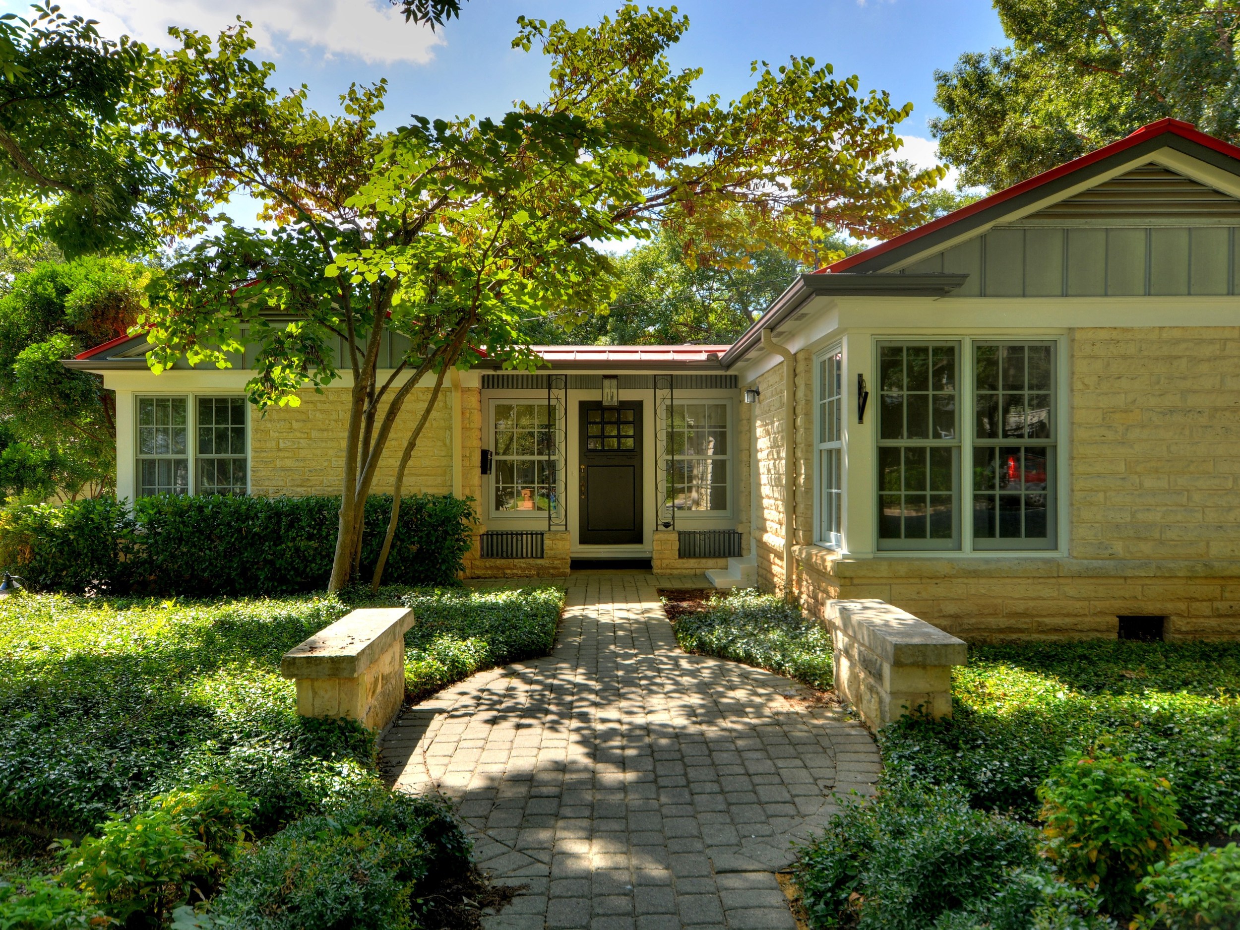 003_Front Patio-Sitting.jpg