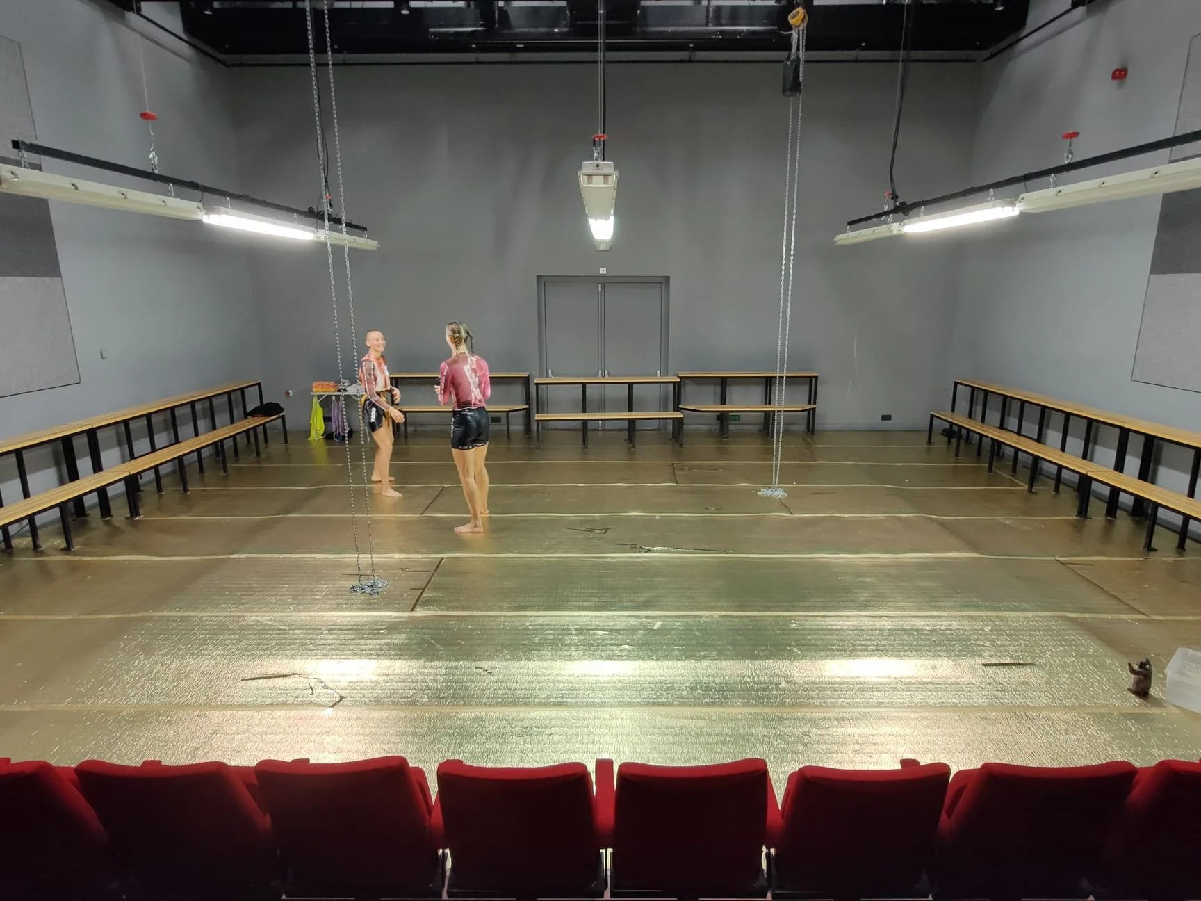 Try not ot know what you know (set design), 2024