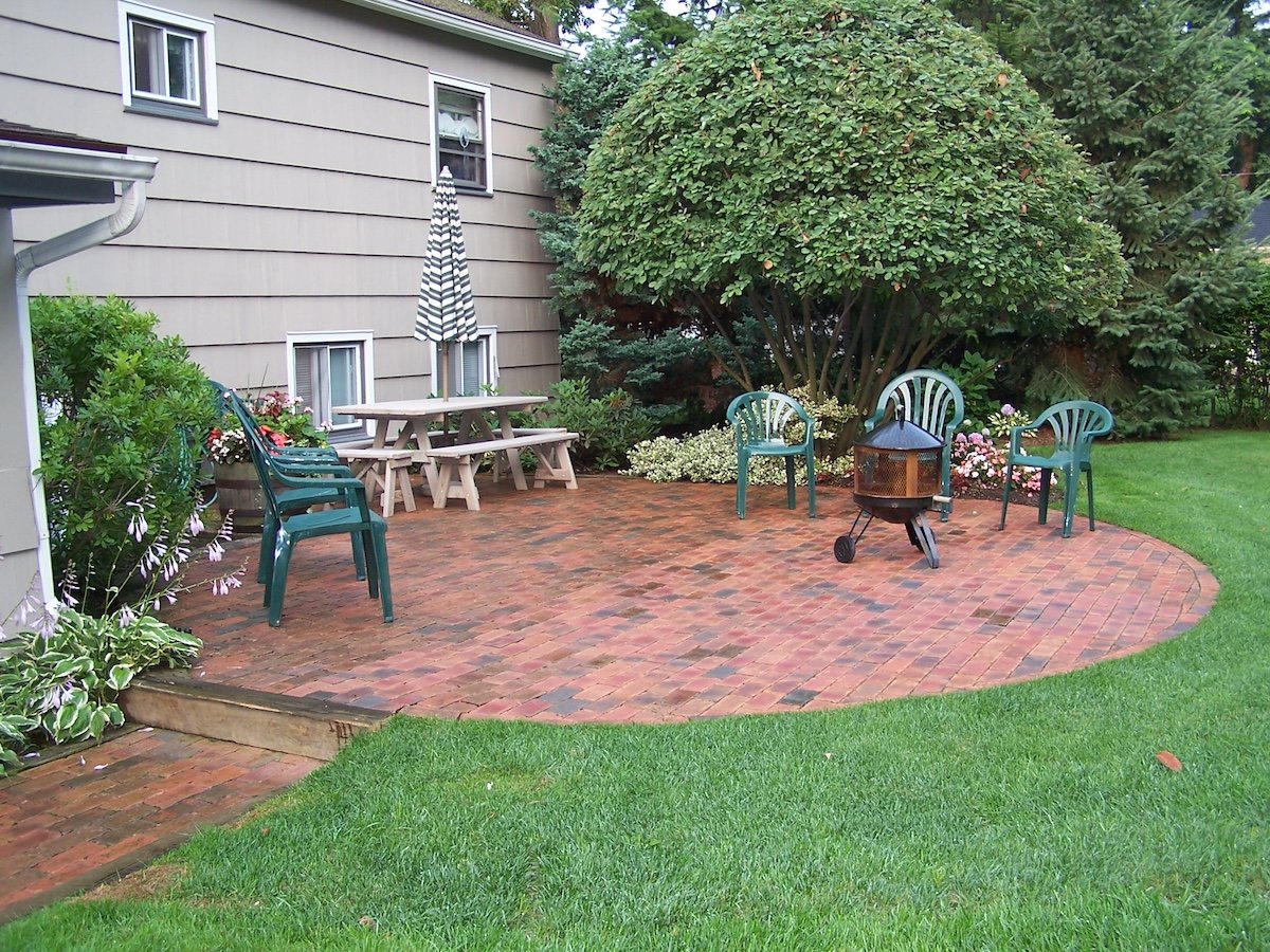 Modern patio in Victor, NY
