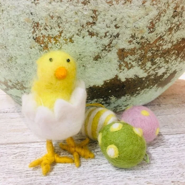 handmade_felt_chick_easter_eggs_hanging_decoration.jpg