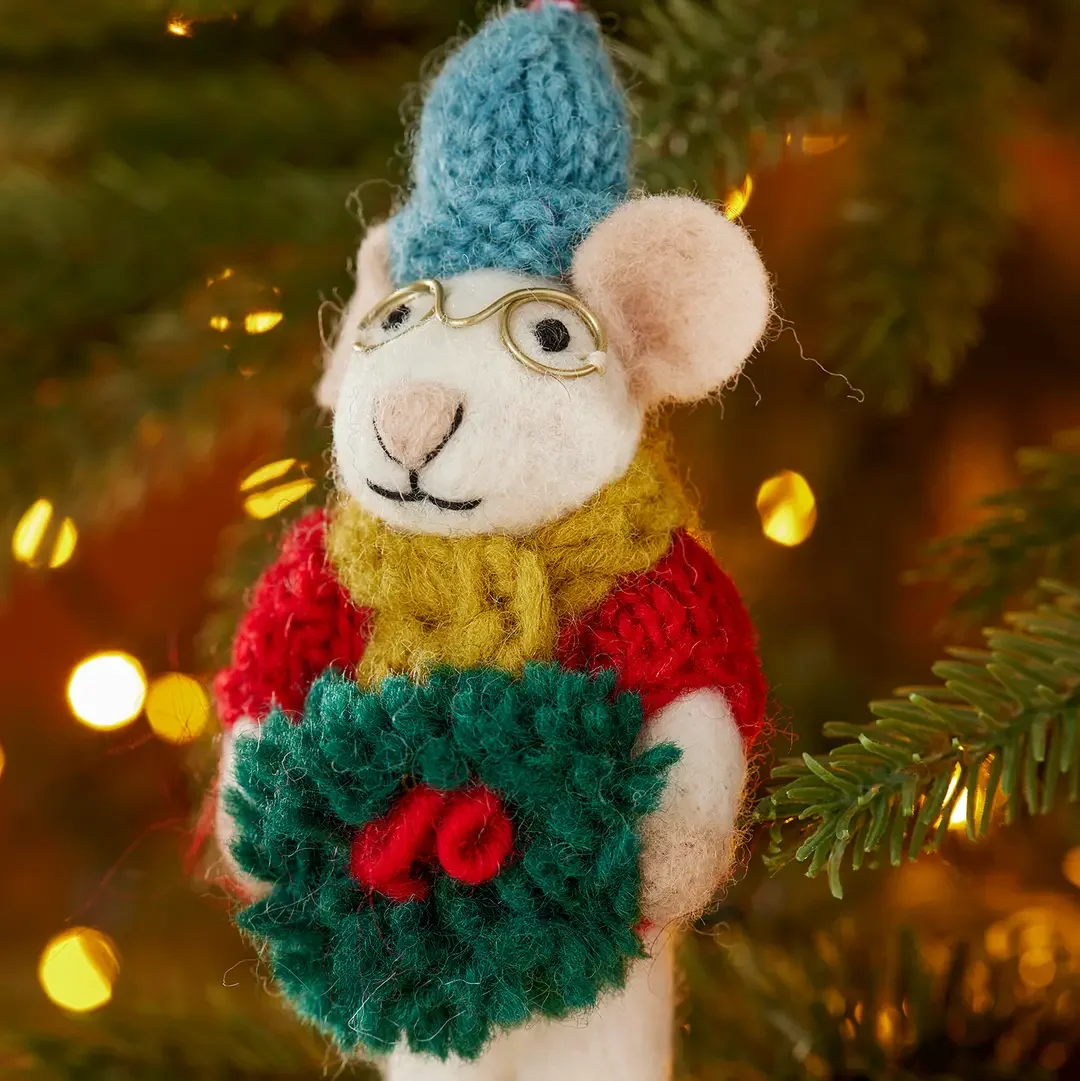 Felt Mouse with Wreath Decoration