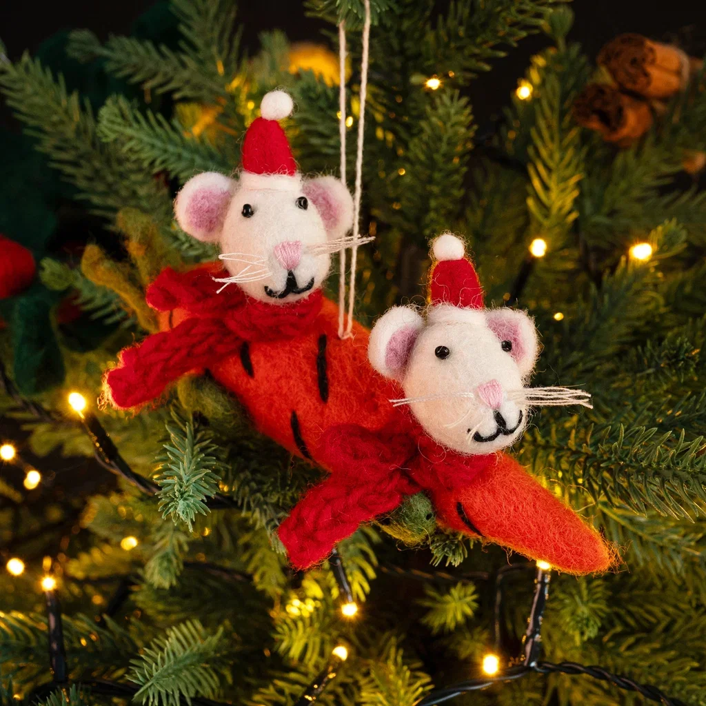 CD22120_Christmas_Mice_in_Carrot_Car_1024x1024.webp