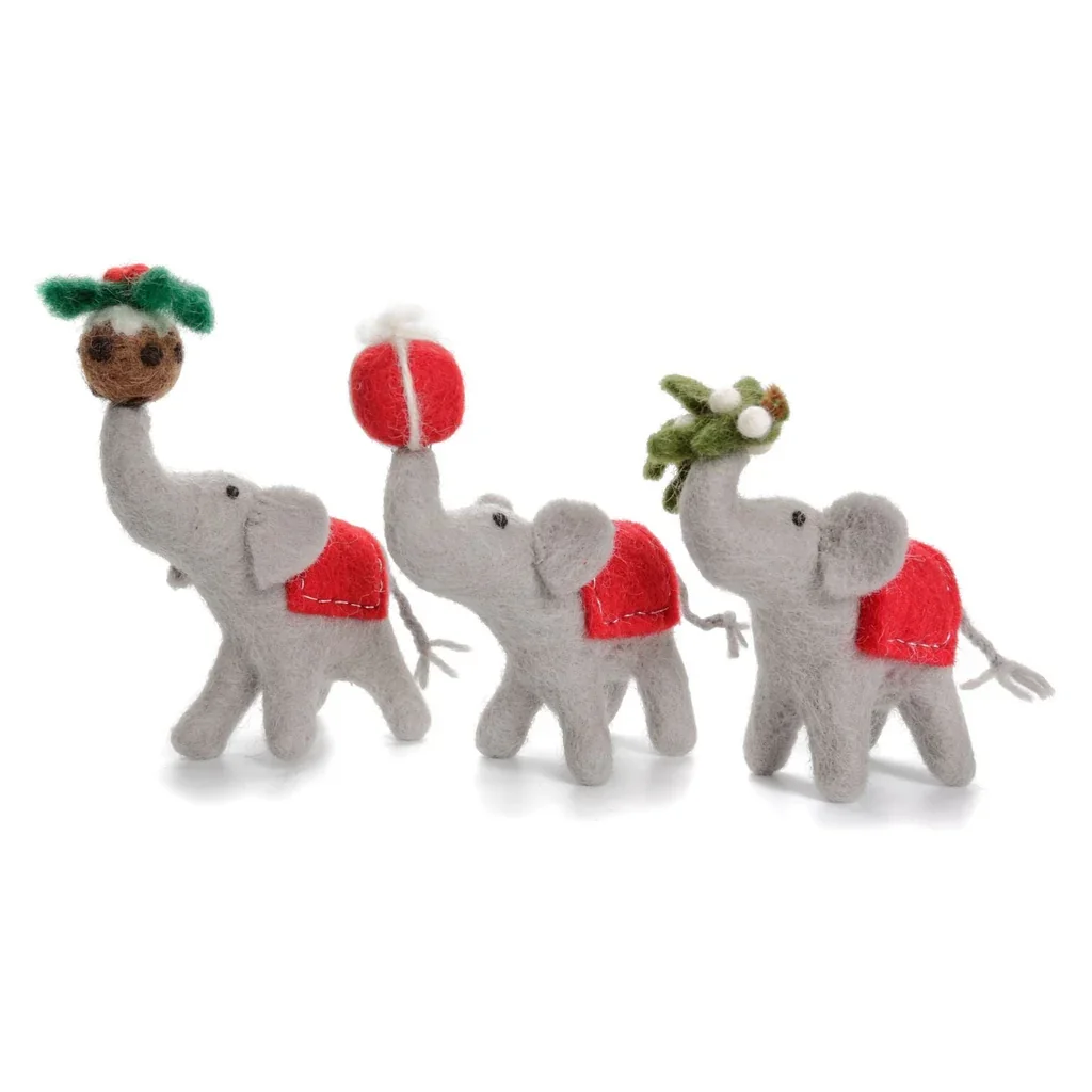 elephant-with-present-mistletoe-and-pudding-27104_1024x1024.webp