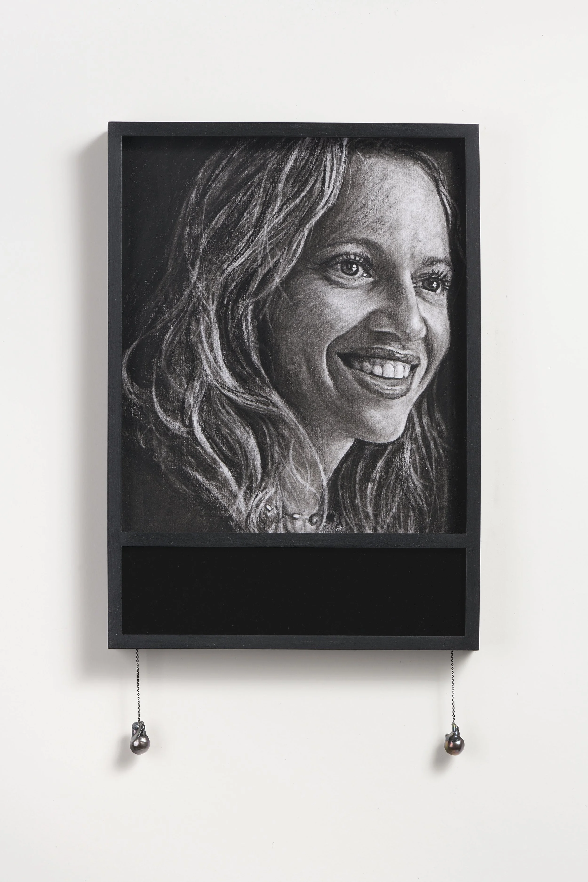 Agnés 
Charcoal on paper, black mirror and flame pearls 
45 x 26 x 3 cm