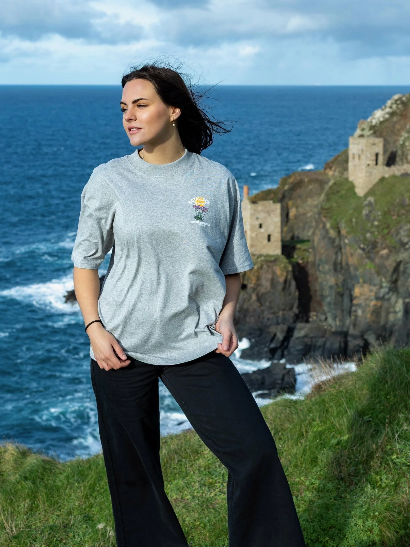 Botallack Mines, part of our Cornish Landmark Collection, famous for its dramatic cliff-side tin and copper engine houses. Have you been? 👀

Tara wears our Unisex Grey Oversized Tee - Botallack Mines in a size Medium. Explore the full range of desig