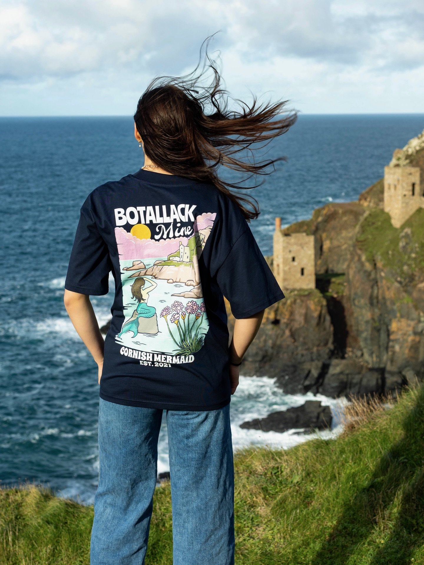 〓〓 Our Landmark Tees are for everyone! 

At Cornish Mermaid &amp; Co, sustainability is at the heart of everything we do. By designing our tees to be unisex, we help reduce clothing waste - removing the need to produce multiple versions of the same p