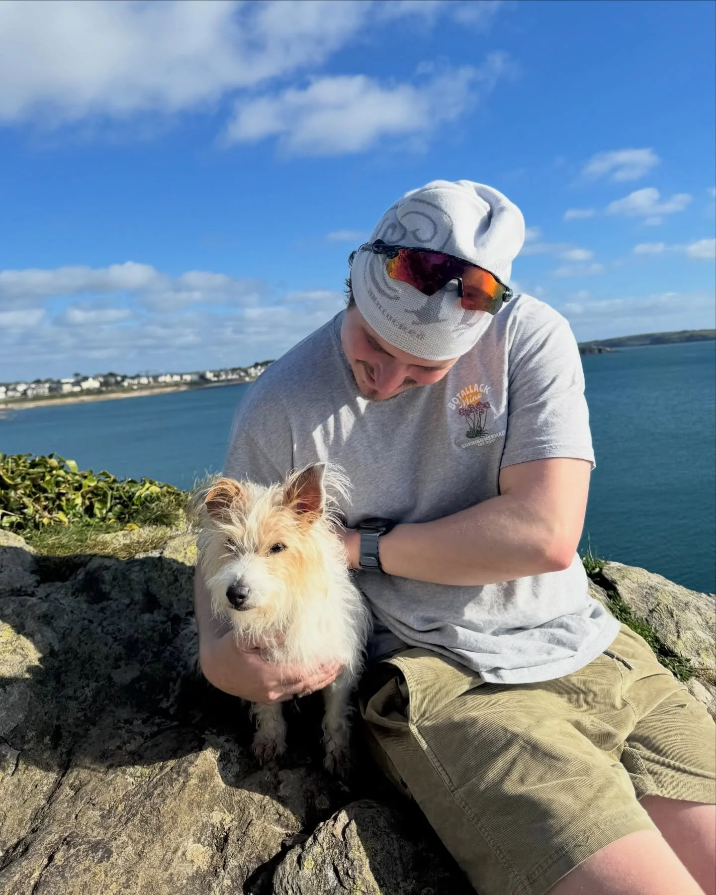 Afternoons in the sun with a view 🌊

We love receiving photos of you guys wearing our clothing! We love seeing the locations and the different ways you style our products! Thank you 👏🏼👏🏼

Explore the full Cornish Mermaid tee range online and fin