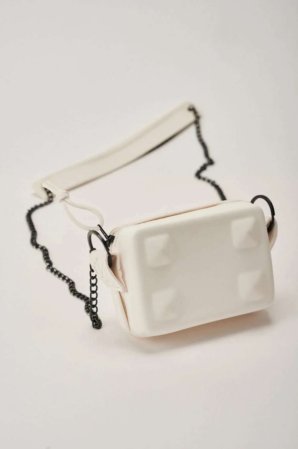 CROSSBODY MICRO pyramide studs