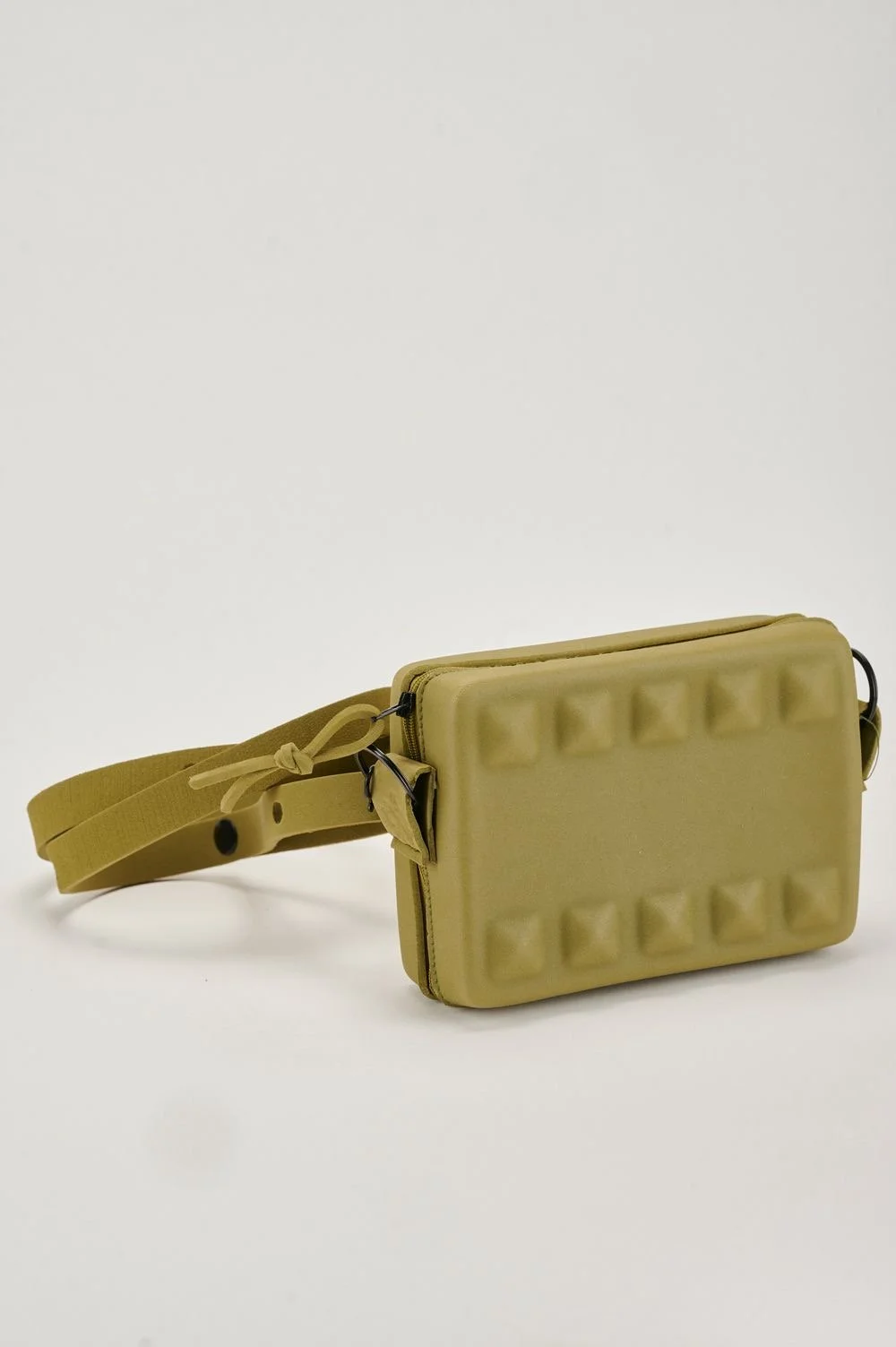 CROSSBODY MIDI pyramide studs