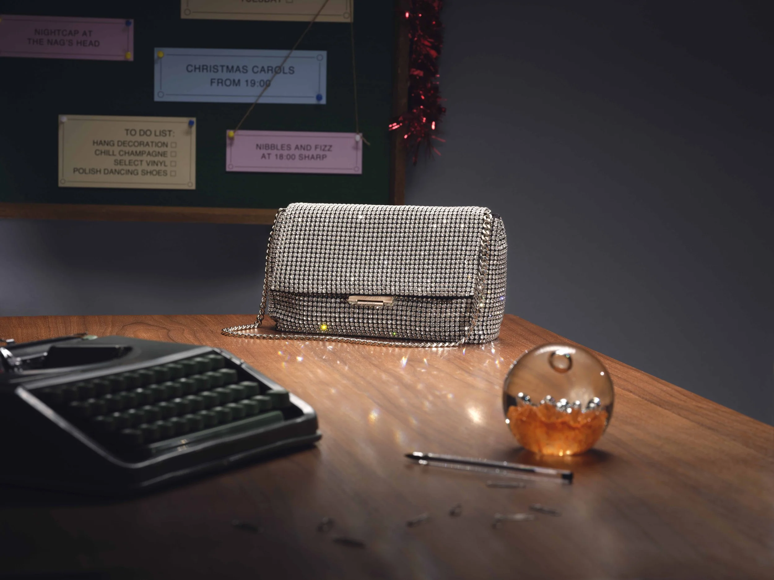 221026_TED_BAKER_GIFTING_PH2_SHOT_06_037_HERO.jpg