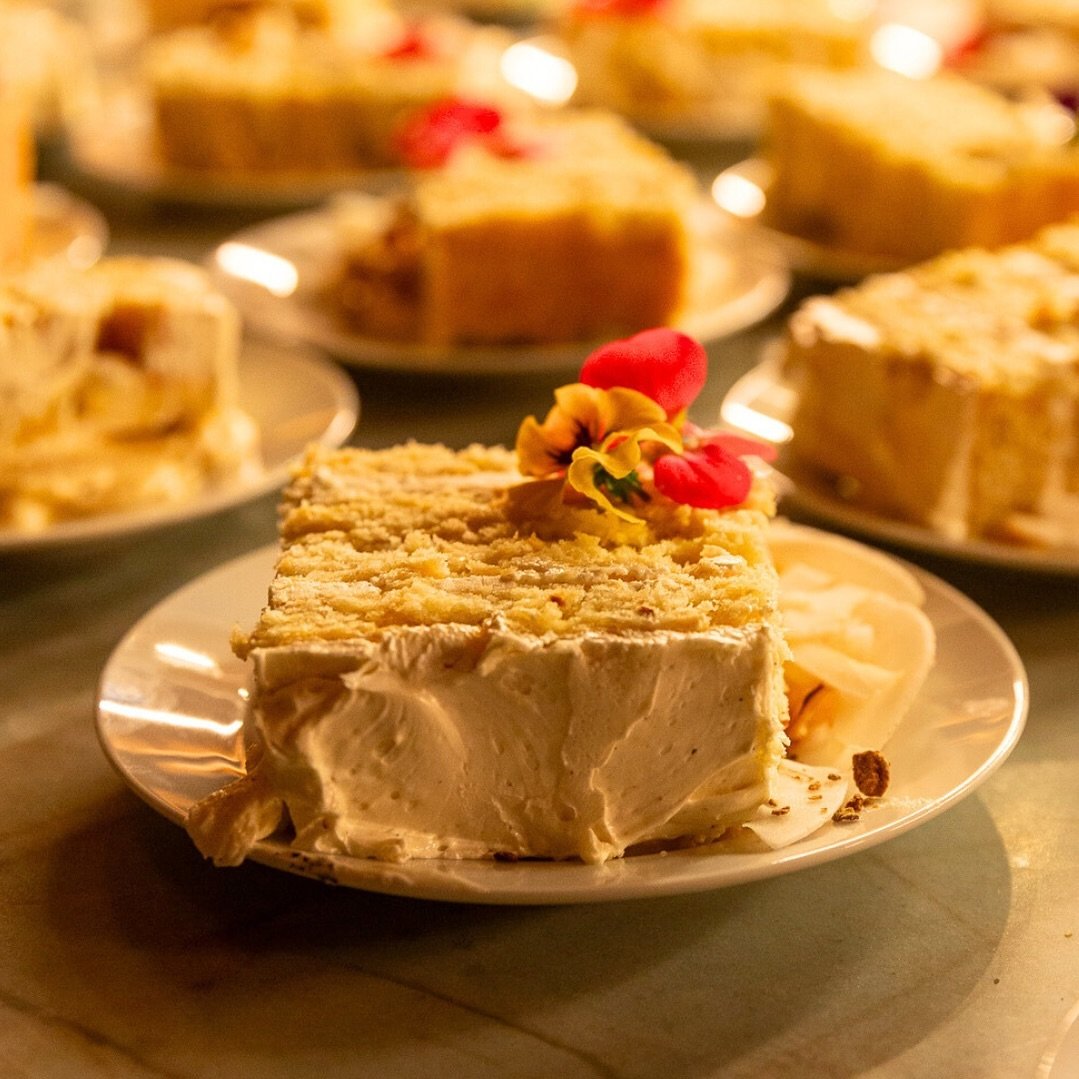 @pelahkitchen made a toasted coconut cake for the WE Gala &mdash; we love ending the night with somethin&rsquo; sweet. Head over to @whileentertaining to get a few cake baking tips from Jenneh 🖤