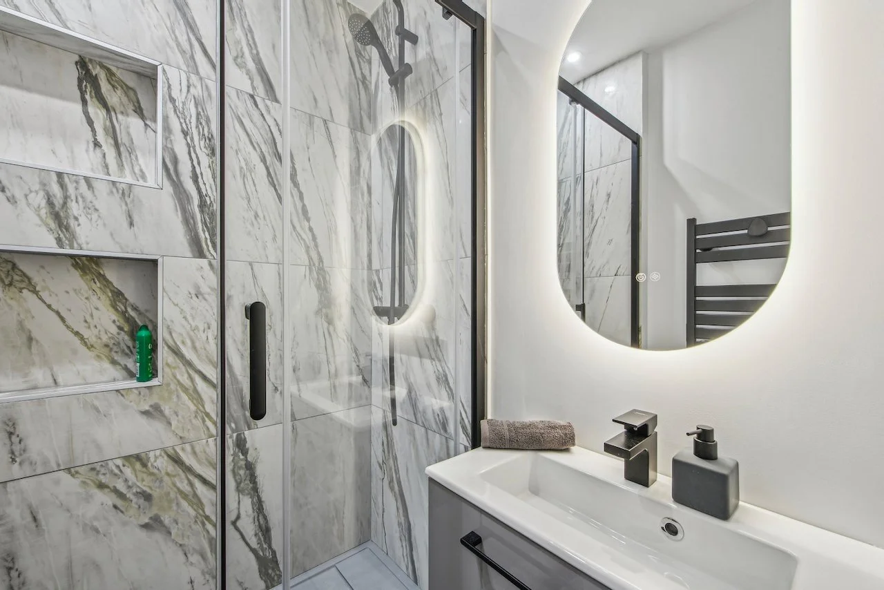 Yasmine B Design - Belles Feuilles - Bathroom 2.jpeg