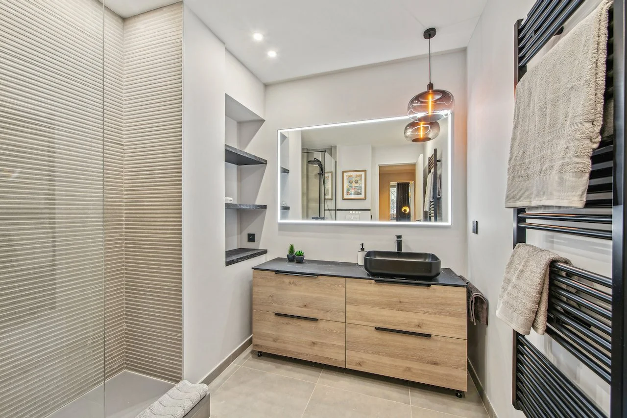 Yasmine B Design - Belles Feuilles - Bathroom 1.jpeg