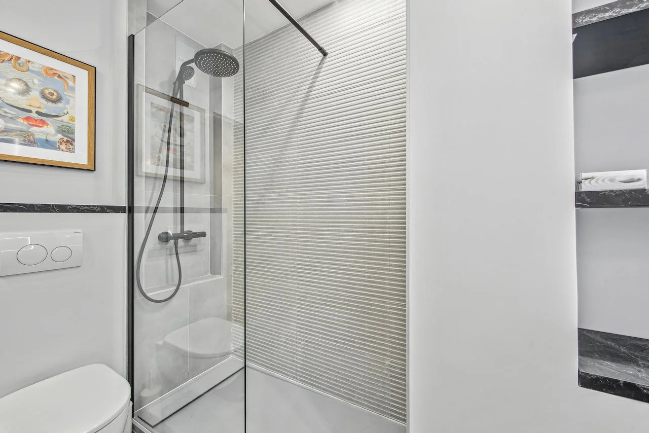 Yasmine B Design - Belles Feuilles - Bathroom 1-2.jpeg