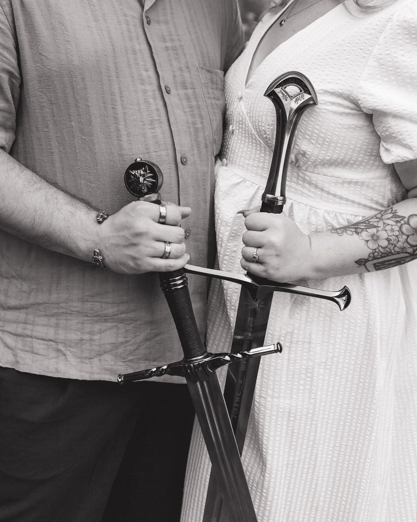 One of my couples brought swords to their pre-wedding photoshoot and I absolutely loved it ⚔️

And yes, obviously I know want my own sword too 🗡️

Anyway, during the session we did a little walk around Lower Rivington Reservoir, making sure to stop 