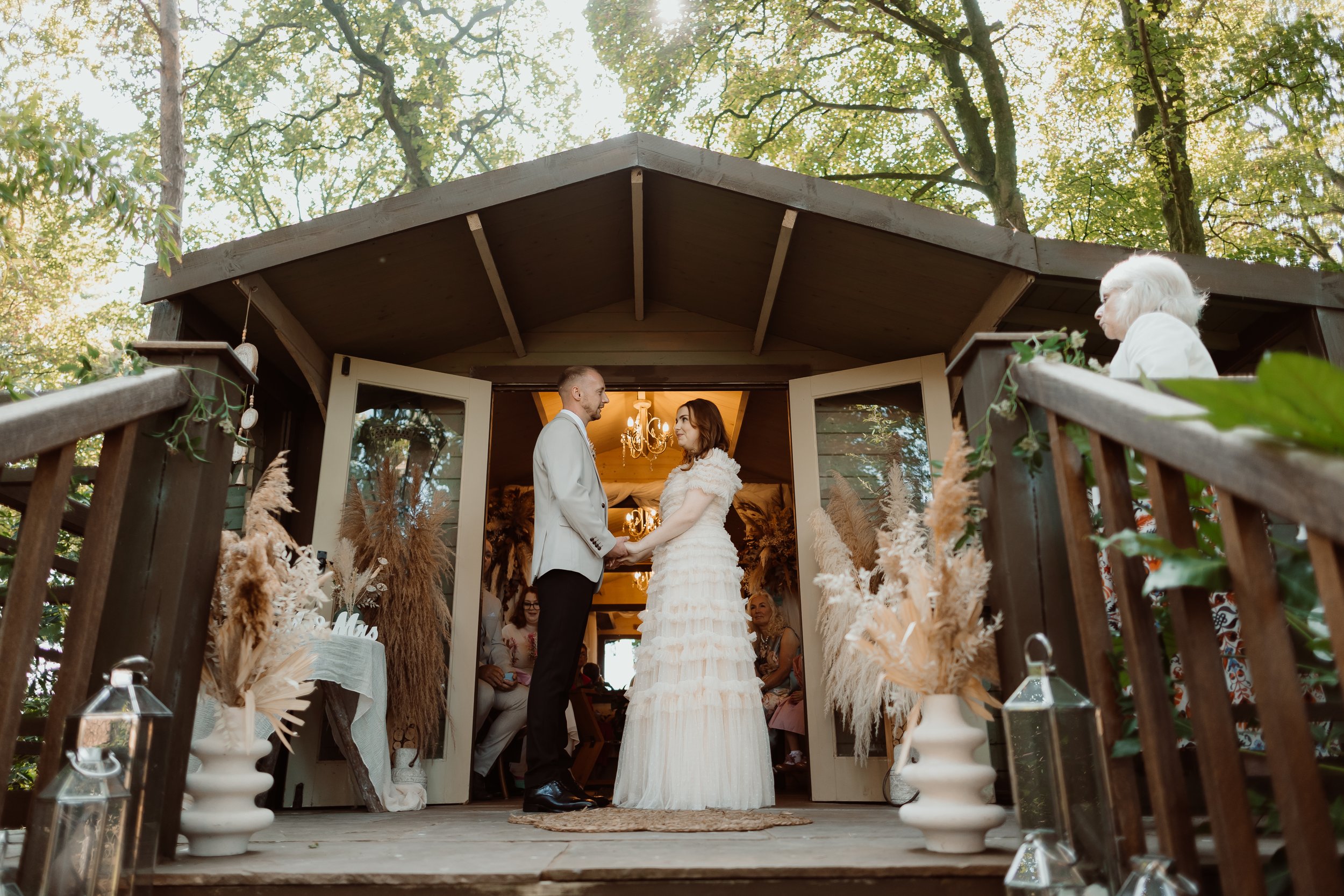 Ella&Aaron-SneakPeaks-04.jpg