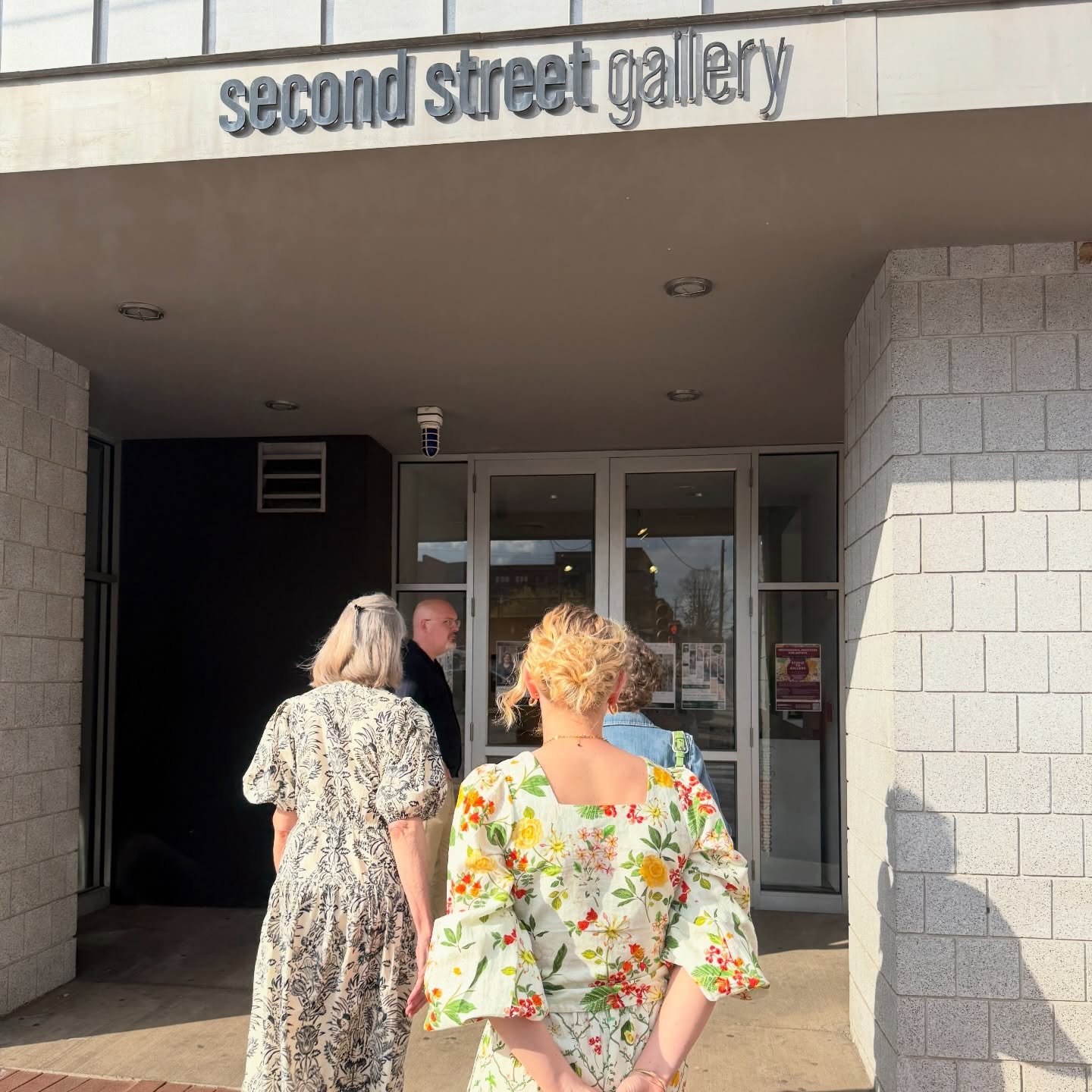 Feeling so loved and supported after an incredible opening weekend of Fine Art + Flowers at @secondstreetgallery! A huge thank you to everyone who was able to come to the opening of the show, it meant so much to me to have so many loved ones see my w