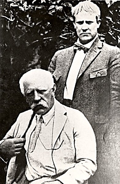 A young Vidkun Quisling together with the older Fritjof Nansen