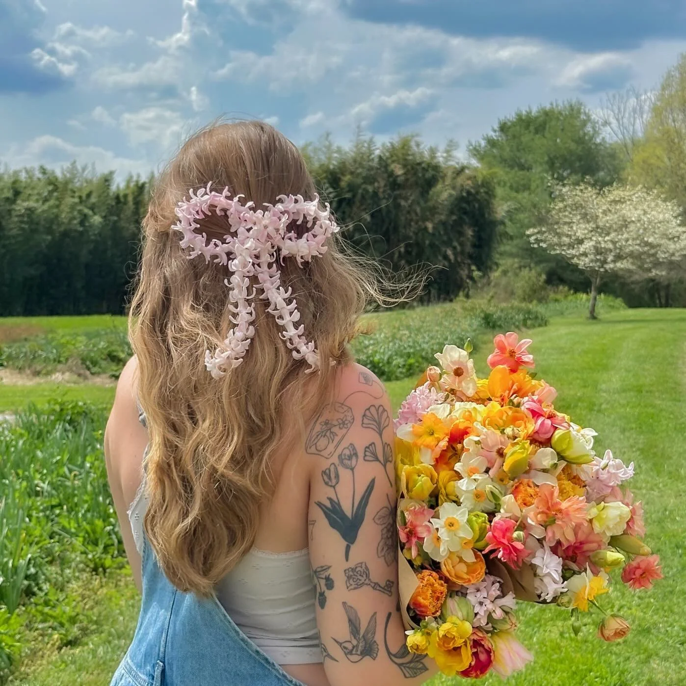Feels like Spring around here, to celebrate and bring that feeling inside,  these gorgeous gals will be ready for you in the farmstand all weekend! 

1344 Pollard Valley Dr. Maryville TN 37803
10am-sunset 
Vase arrangements $45
Mixed bouquets $35
Hya