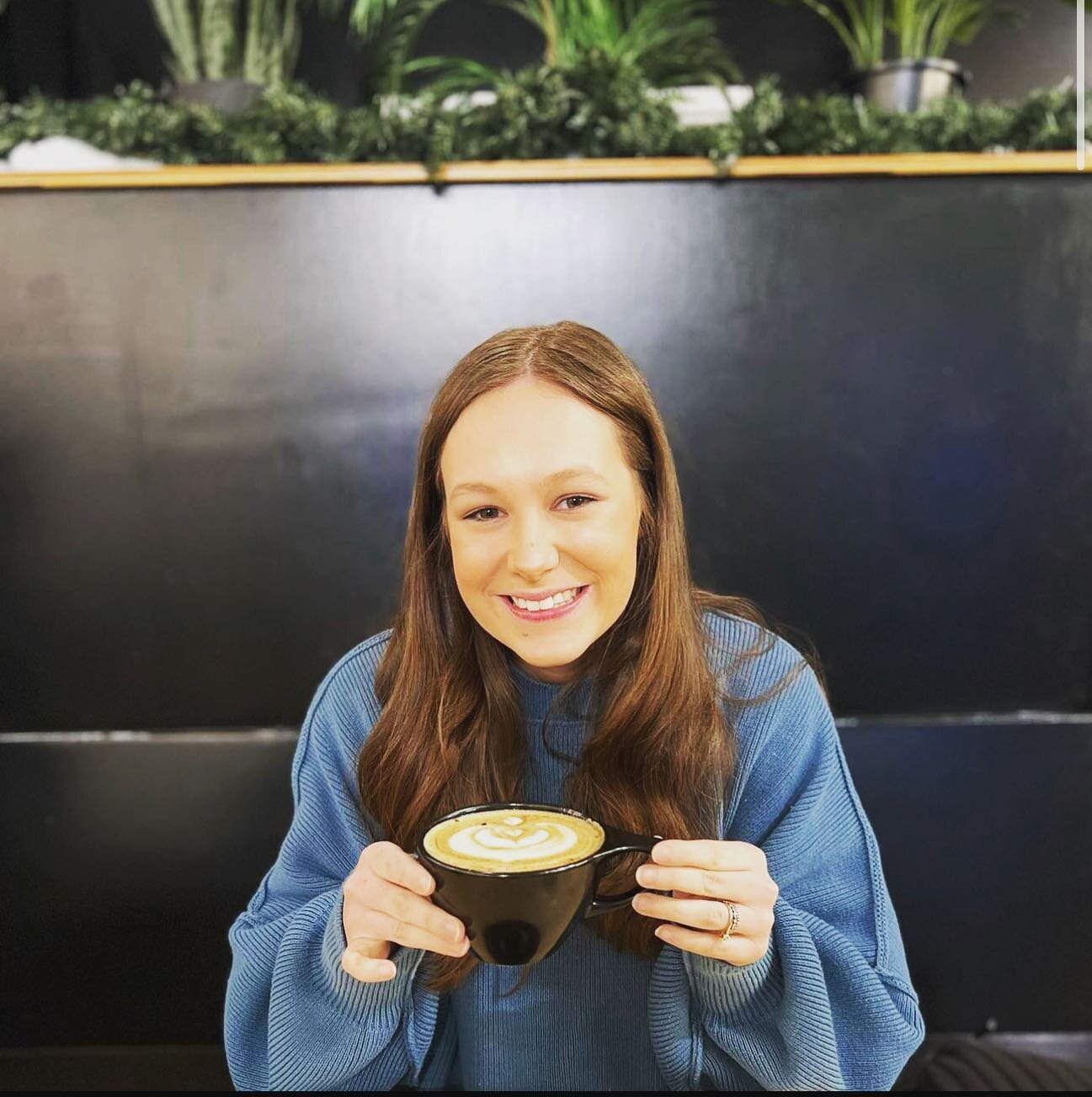 🎶 &ldquo;It&rsquo;s a lovely day today. So, whatever you&rsquo;ve got to do. You&rsquo;ve got a lovely day to do it in&mdash;it&rsquo;s true. 🎶 It&rsquo;s always a lovely day for a latte. 📸:@_racheltibbs21 
.
.
.
#latteart #coffeelover #localcoffe