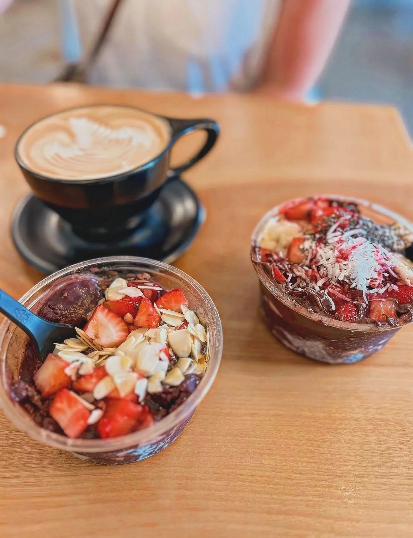 ☀️ It&rsquo;s Monday and you deserve a little treat. 🥣☕️

Start your week off with one of our delicious a&ccedil;a&iacute; bowls. There are so many toppings to choose from! 

Our best seller is the BomBom. It&rsquo;s a sweet spoonful featuring banan