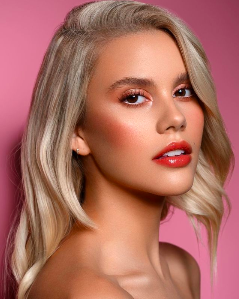 Model: @stini
Photographed By: @monicacortesphoto
Makeup By: @alainabarbagiovanni