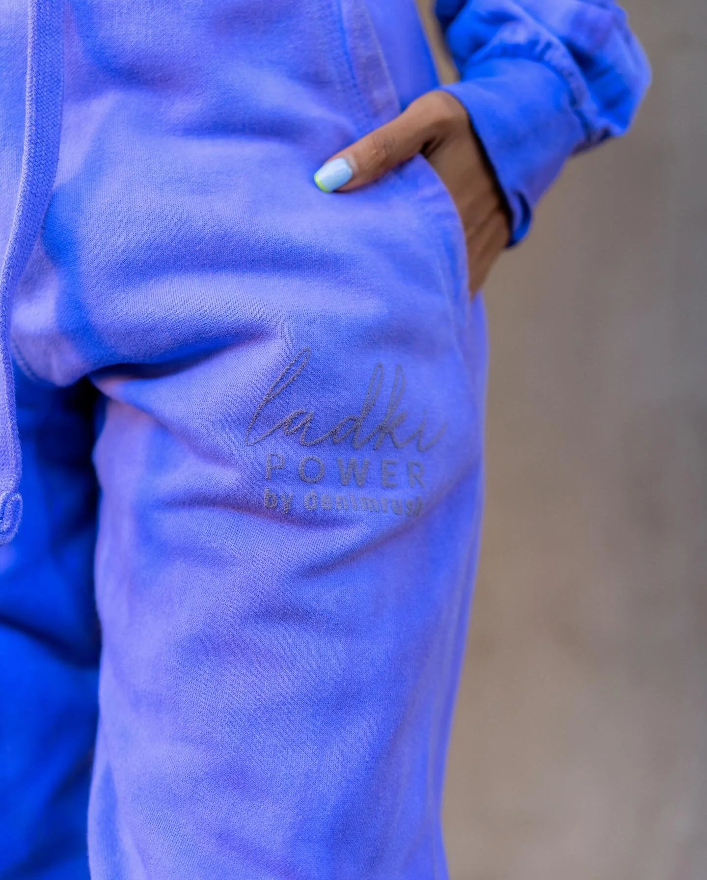 LADKI POWER 💪🏽 we loved working with puff ink for this special collaboration! we workled closely with the @browngirlmag &amp; @ladki_power team to create a tone on tone look with an elevated logo experience. From ideation to execution, we got you ?