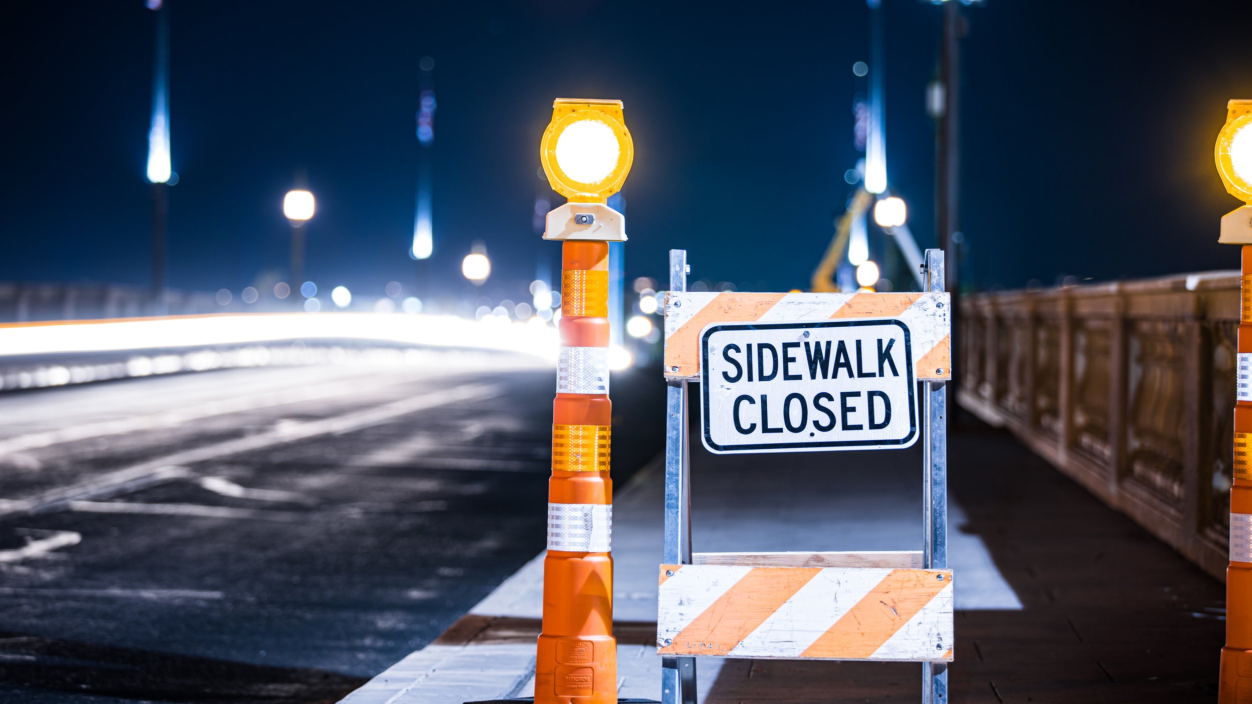 sidewalk-closed-to-pedestrian-traffic-sign-ongo-2022-11-16-18-07-33-utc.jpg