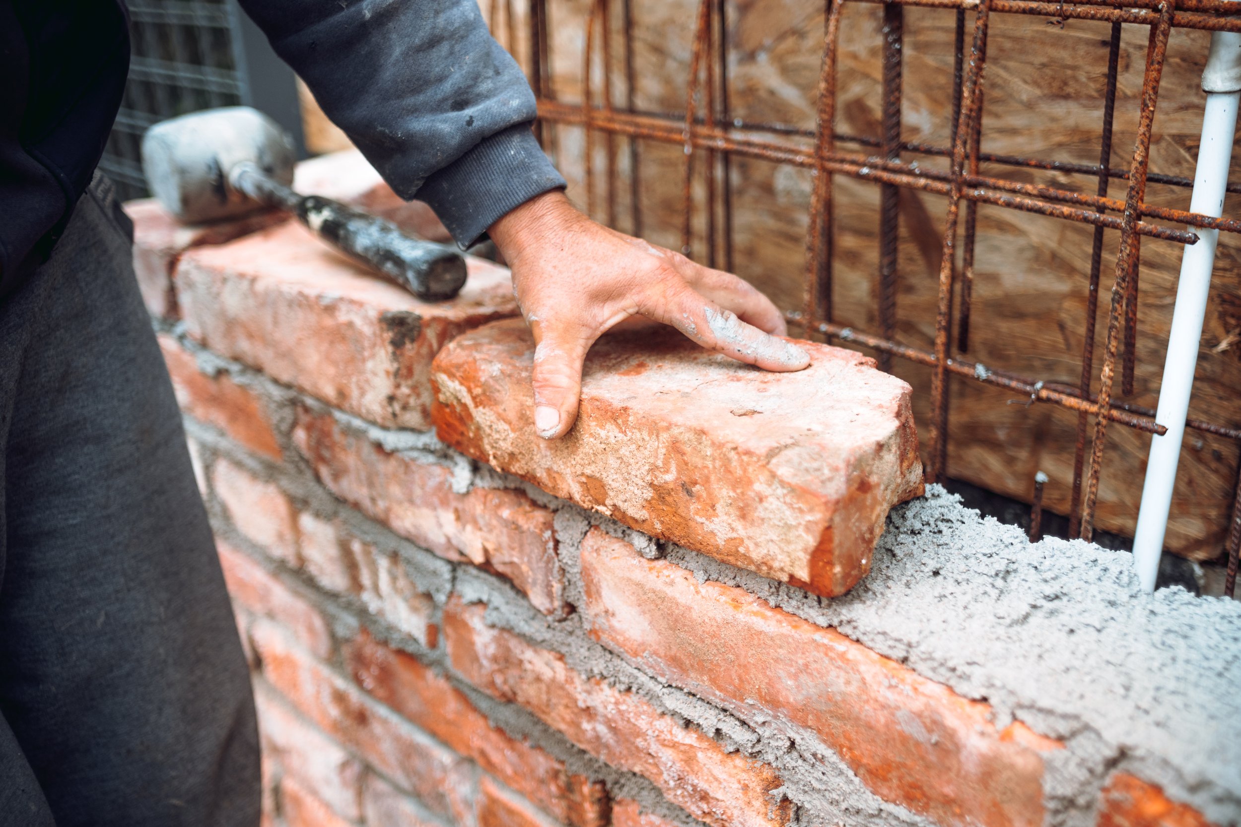 bricklayer-worker-installing-brick-masonry-on-exte-2021-08-28-18-37-42-utc.jpg