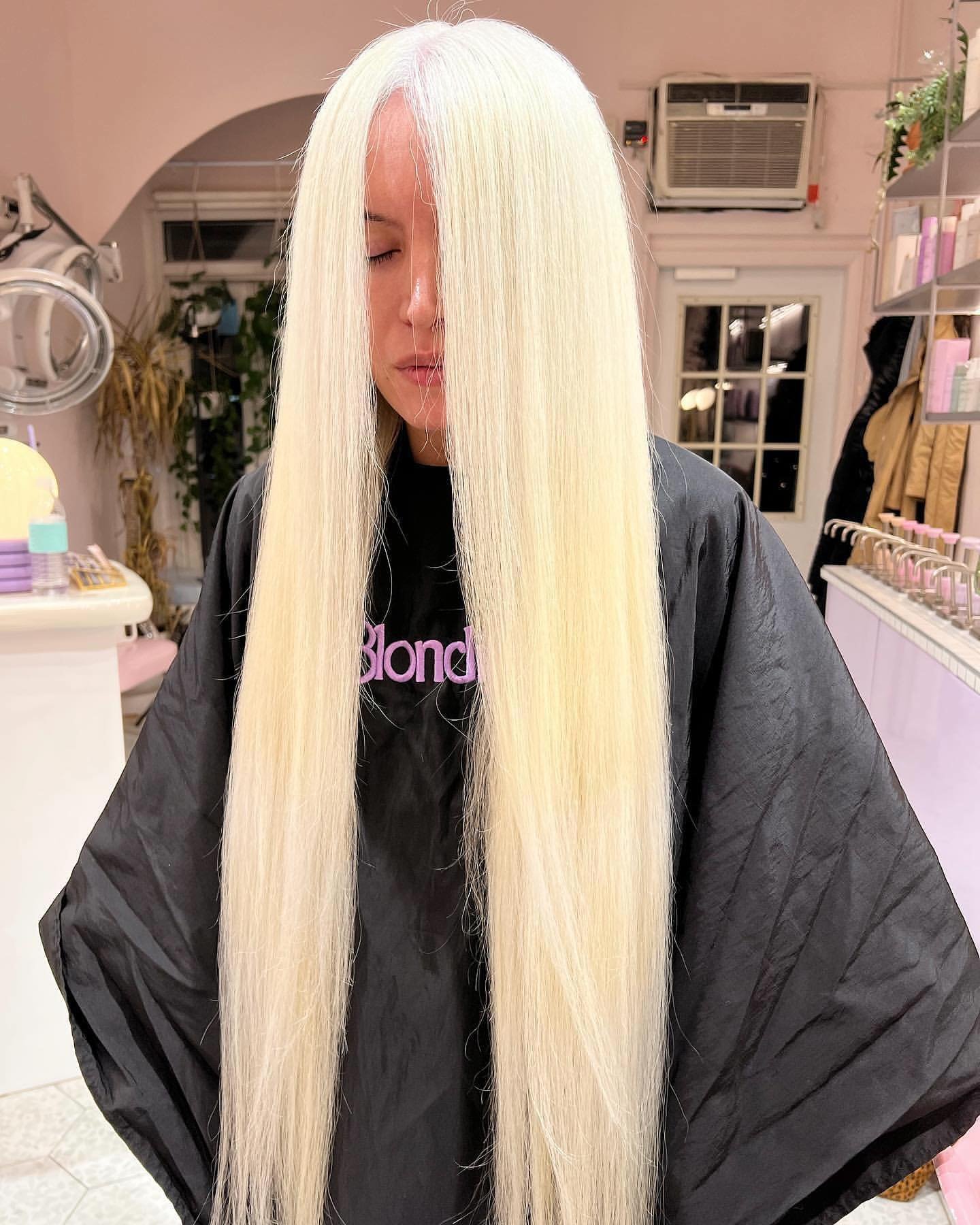 Behind every seamless blend, there&rsquo;s a story of precision and care ✨. Witness Jen&rsquo;s @haircolor_by_jen artistry in tackling a hair challenge like no other. From new growth through an orange band to platinum ends, every zone required a uniq