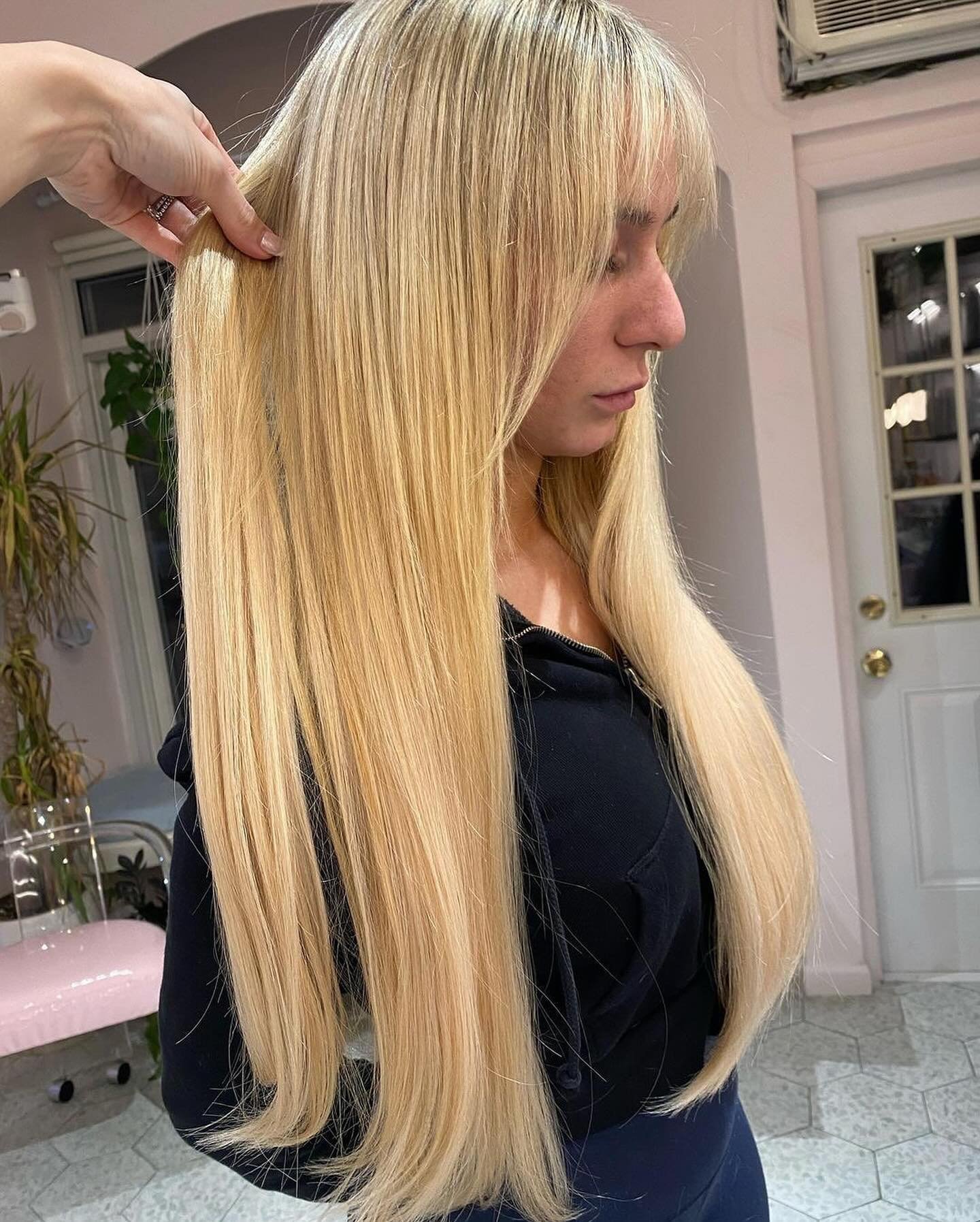 Swish, swish! 🌟 Just waved goodbye to tape-ins and said hello to the magic of beaded weft extensions by the one and only Lauren @laurens.hairstyling ! 💇&zwj;♀️✨ Get ready for a game-changing mane makeover&mdash;move-ups are a breeze (no sticky situ