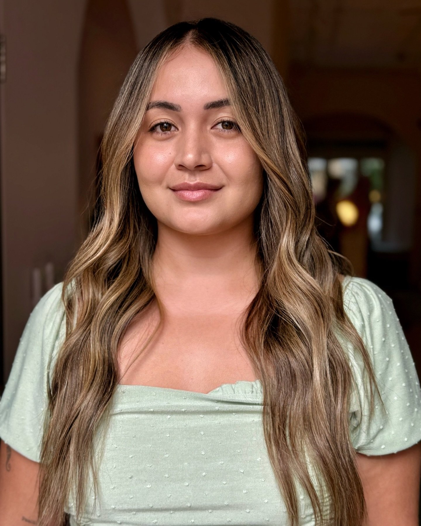 ✨ Feeling like a bronze goddess! 🌟 Huge credit to Trish for these stunning locks. Swipe to peep the before. #BronzeGoddess #HairGoals #BlondifyStudio @_trishacruz__ 💖✨